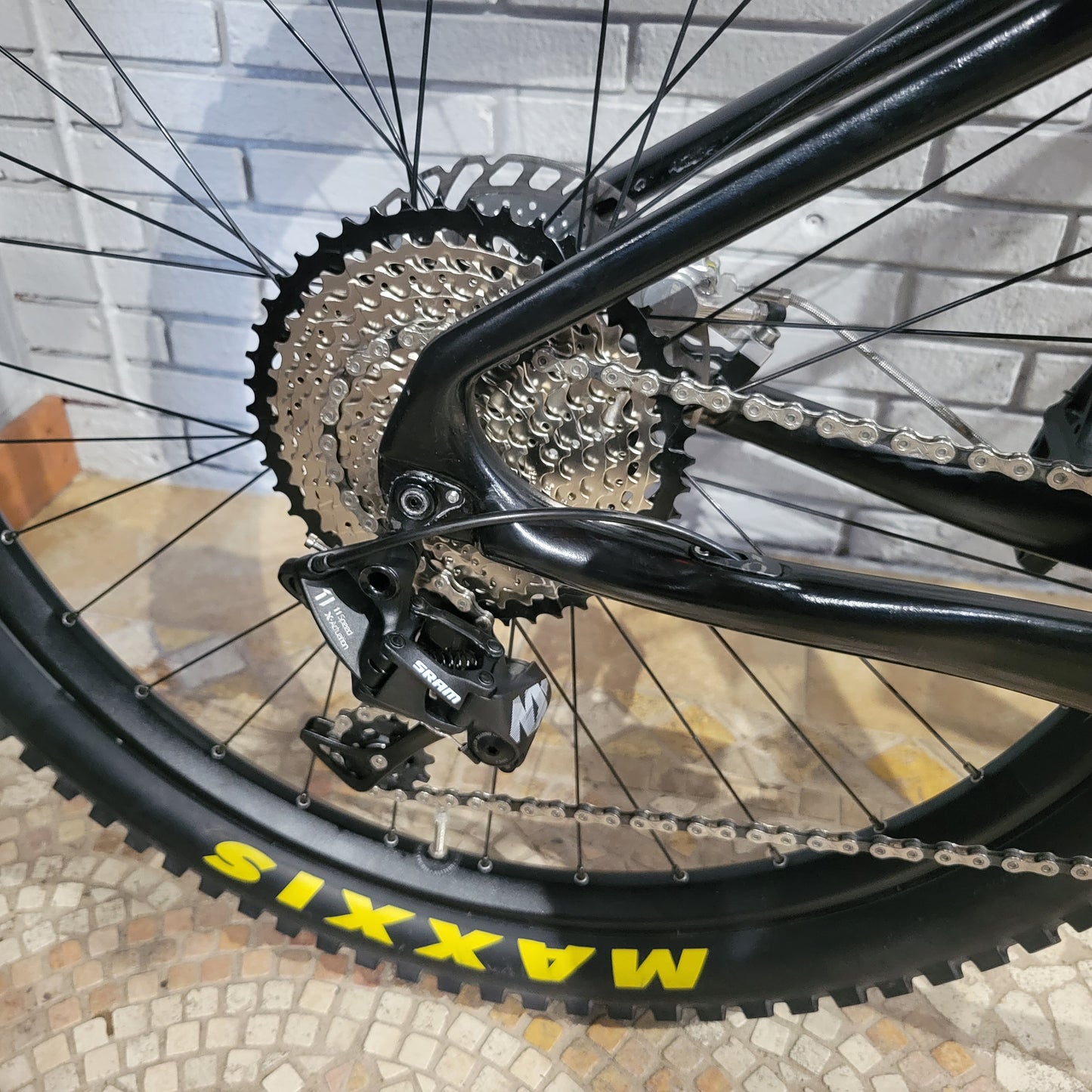 Carbon Hardtail 27.5+ (Size Small 16")