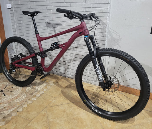 2023 Specialized Status 140 (S5) like new