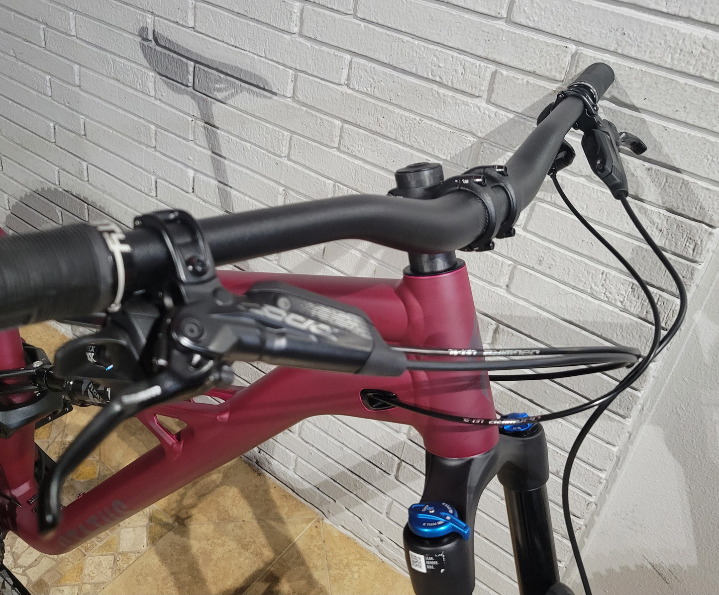 2023 Specialized Status 140 (S5) like new