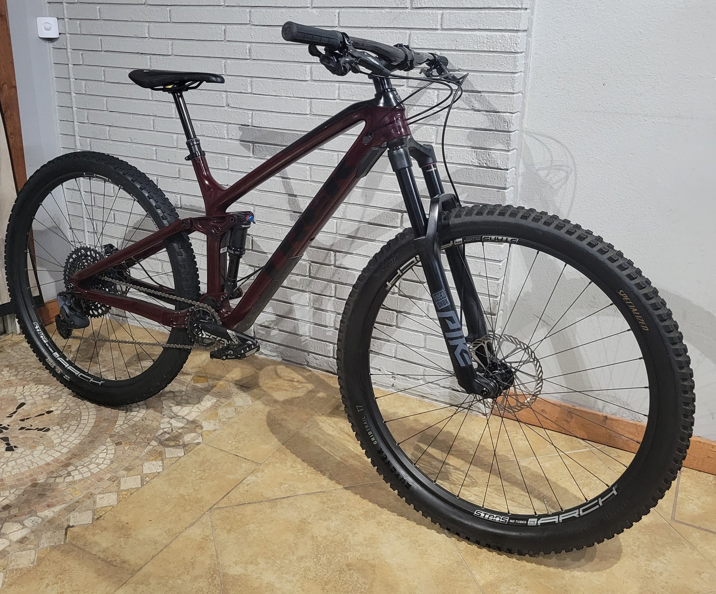 2019 Trek Fuel 9.8 Carbon 18.5"