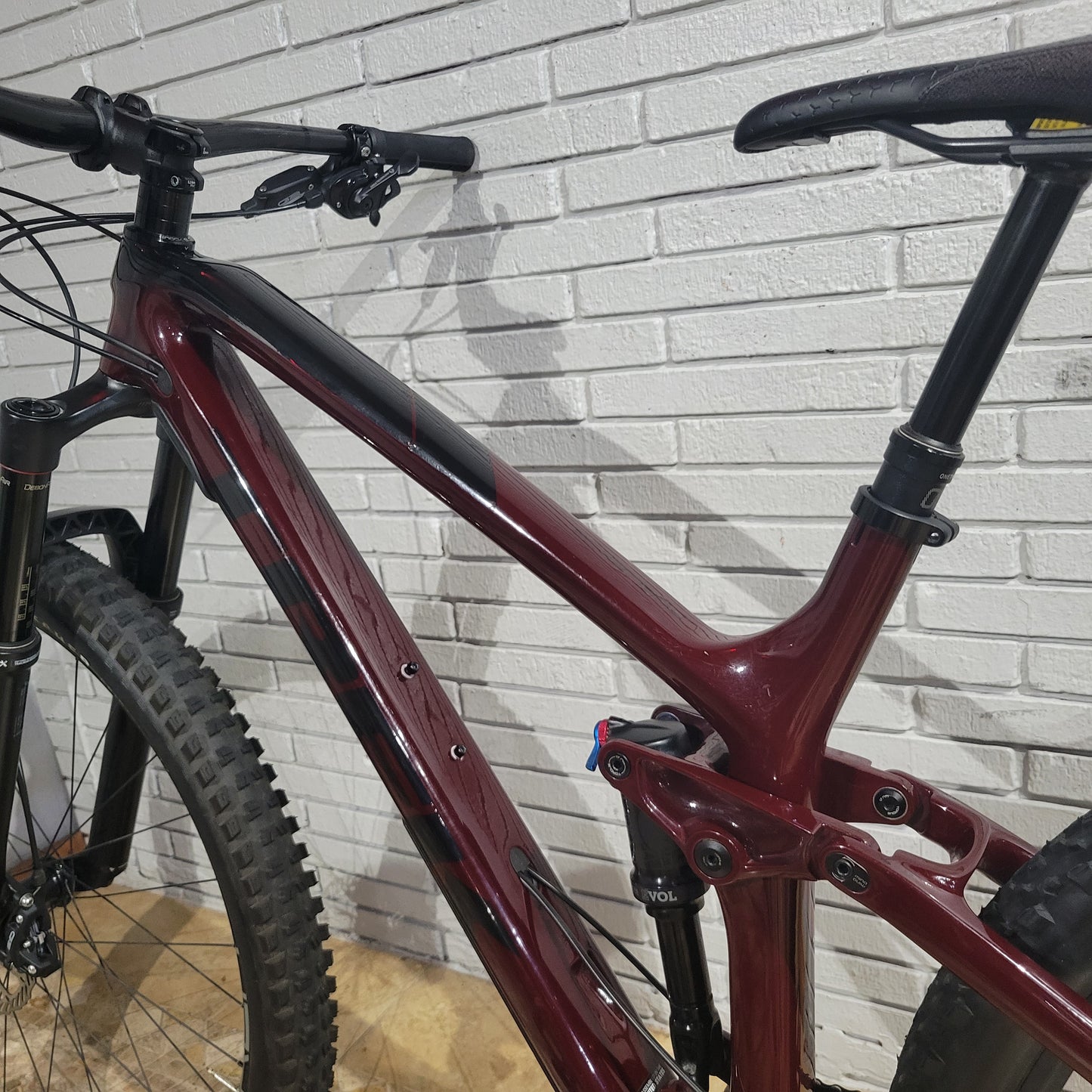 2019 Trek Fuel 9.8 Carbon 18.5"