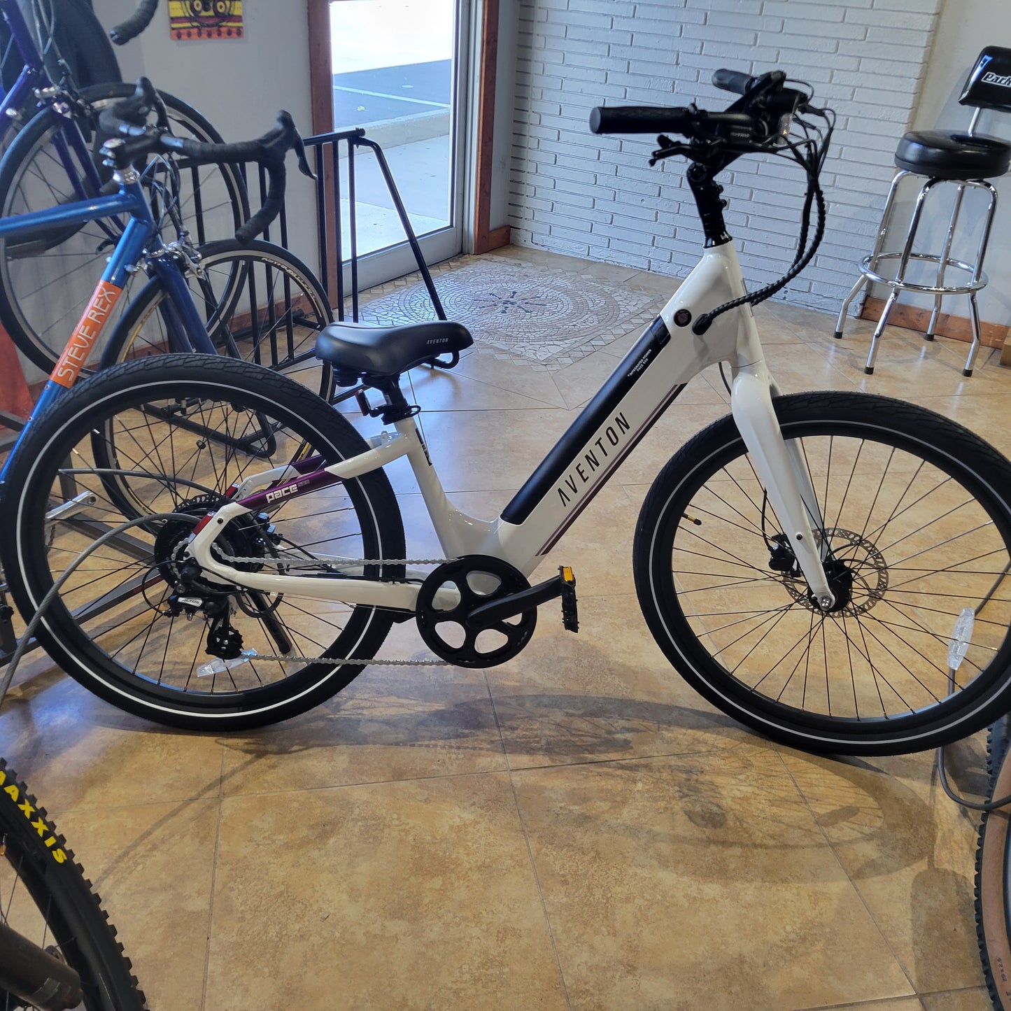 2024 Aventon Pace 500.3 Step-Through Ebike (White/Purple) size regular