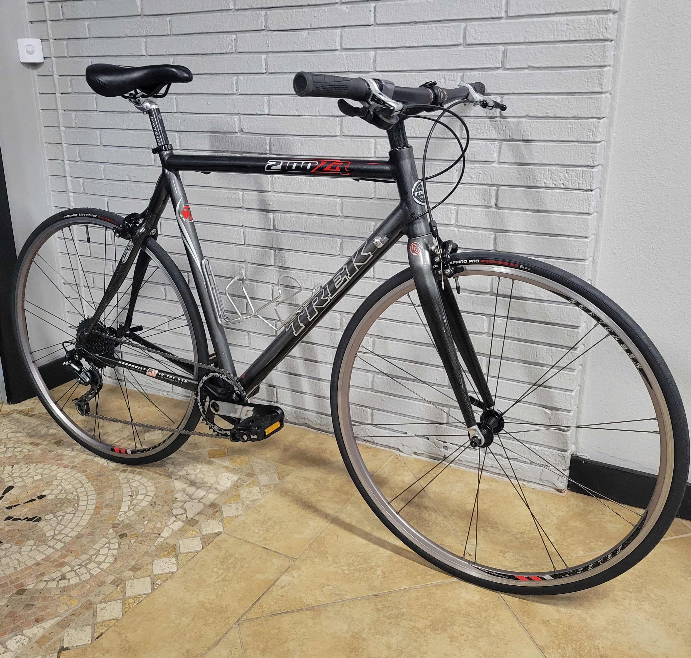 Trek 2100 Flat Bar Road Bike (58cm) – South Tampa Bicycle Co
