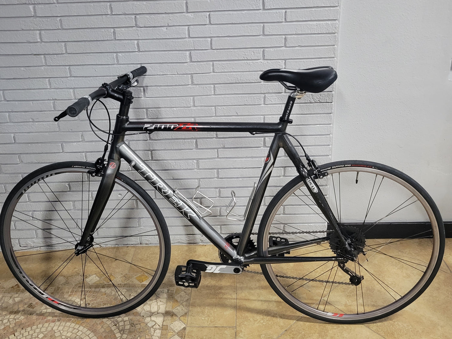 Trek 2100 Flat Bar Road Bike (58cm)