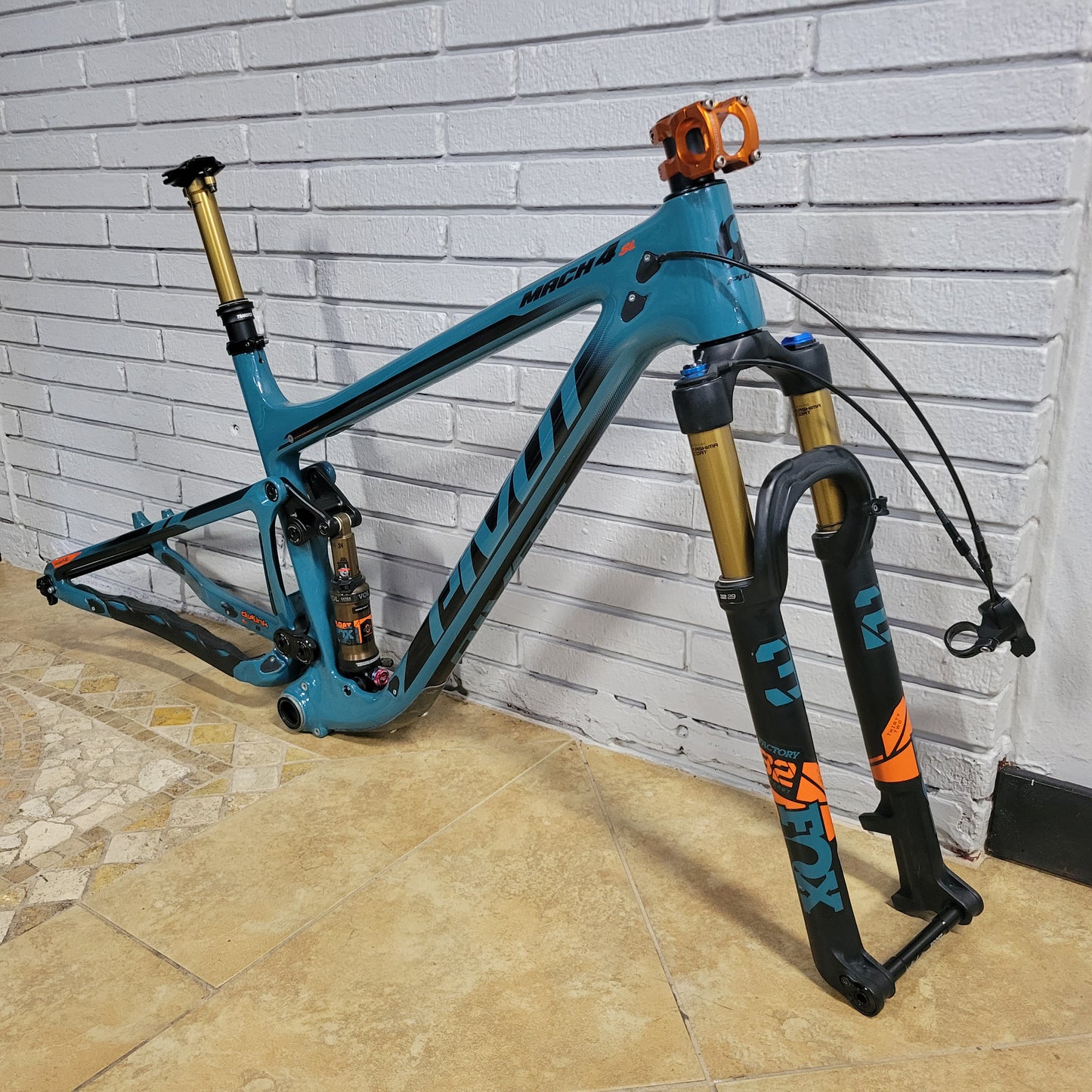 2020 Pivot Mach 4 SL Carbon 29 (Medium) Frameset Fox Factory