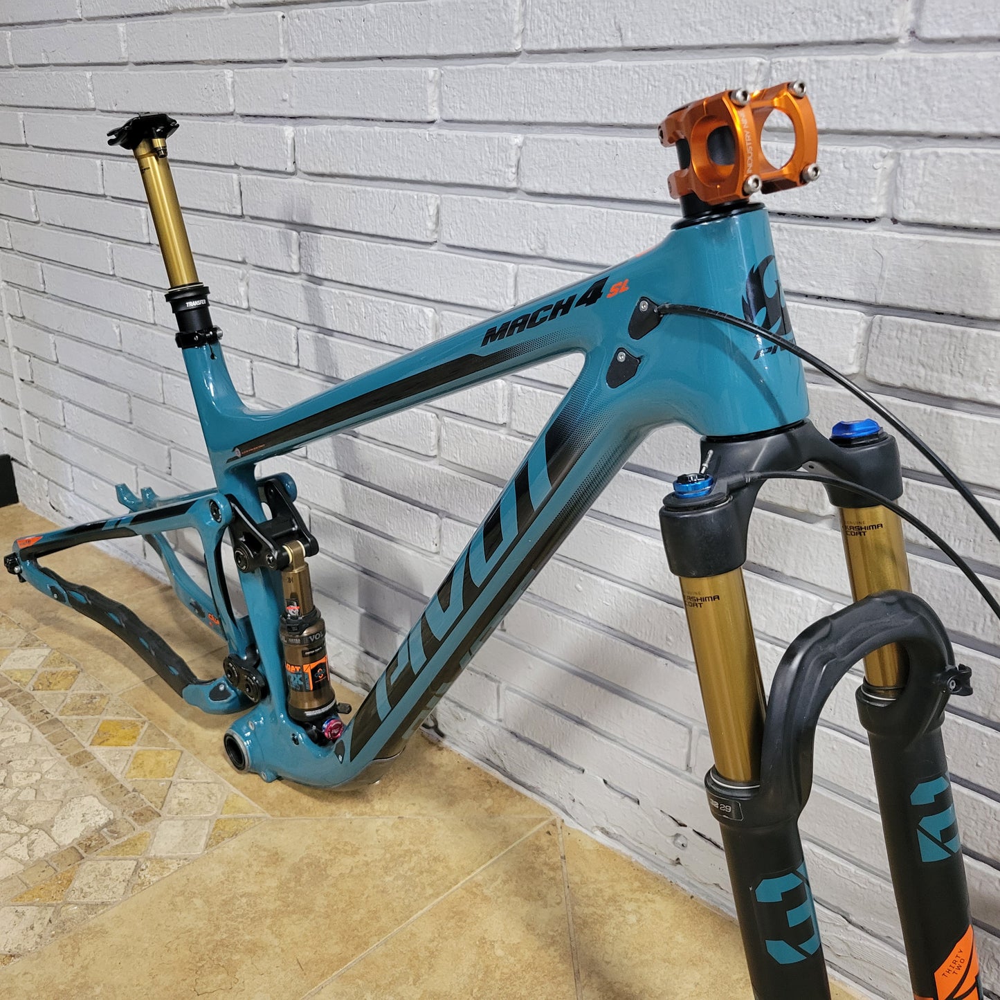 2020 Pivot Mach 4 SL Carbon 29 (Medium) Frameset Fox Factory