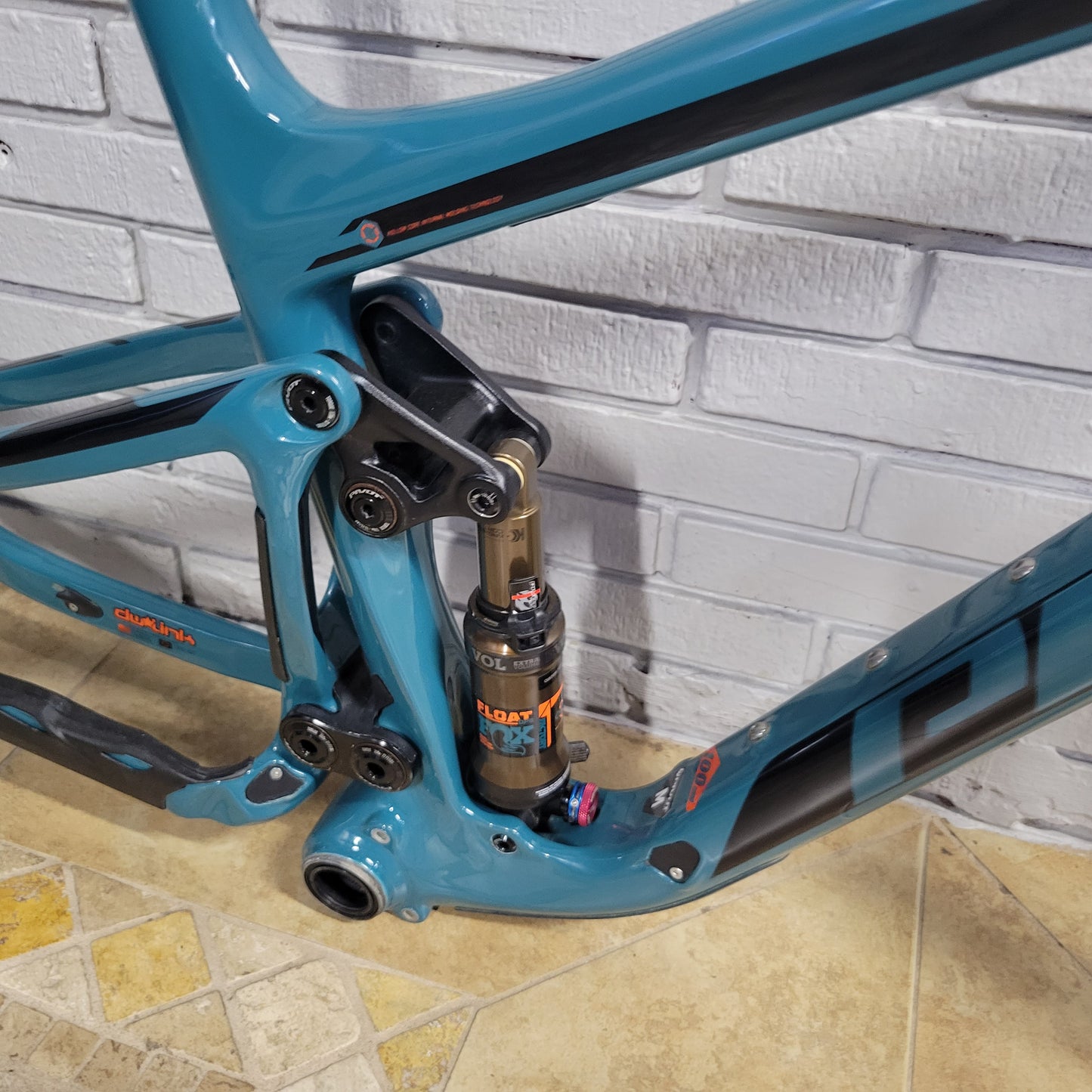 2020 Pivot Mach 4 SL Carbon 29 (Medium) Frameset Fox Factory
