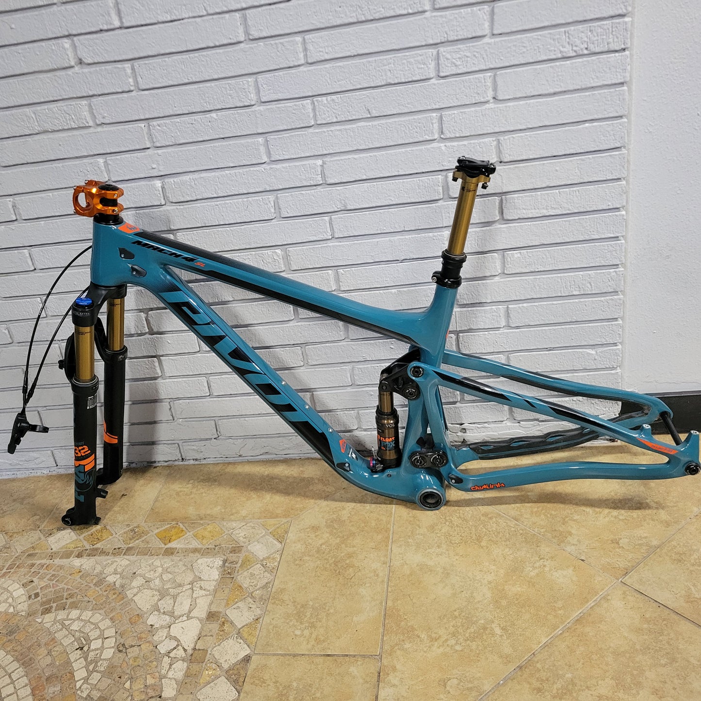 2020 Pivot Mach 4 SL Carbon 29 (Medium) Frameset Fox Factory