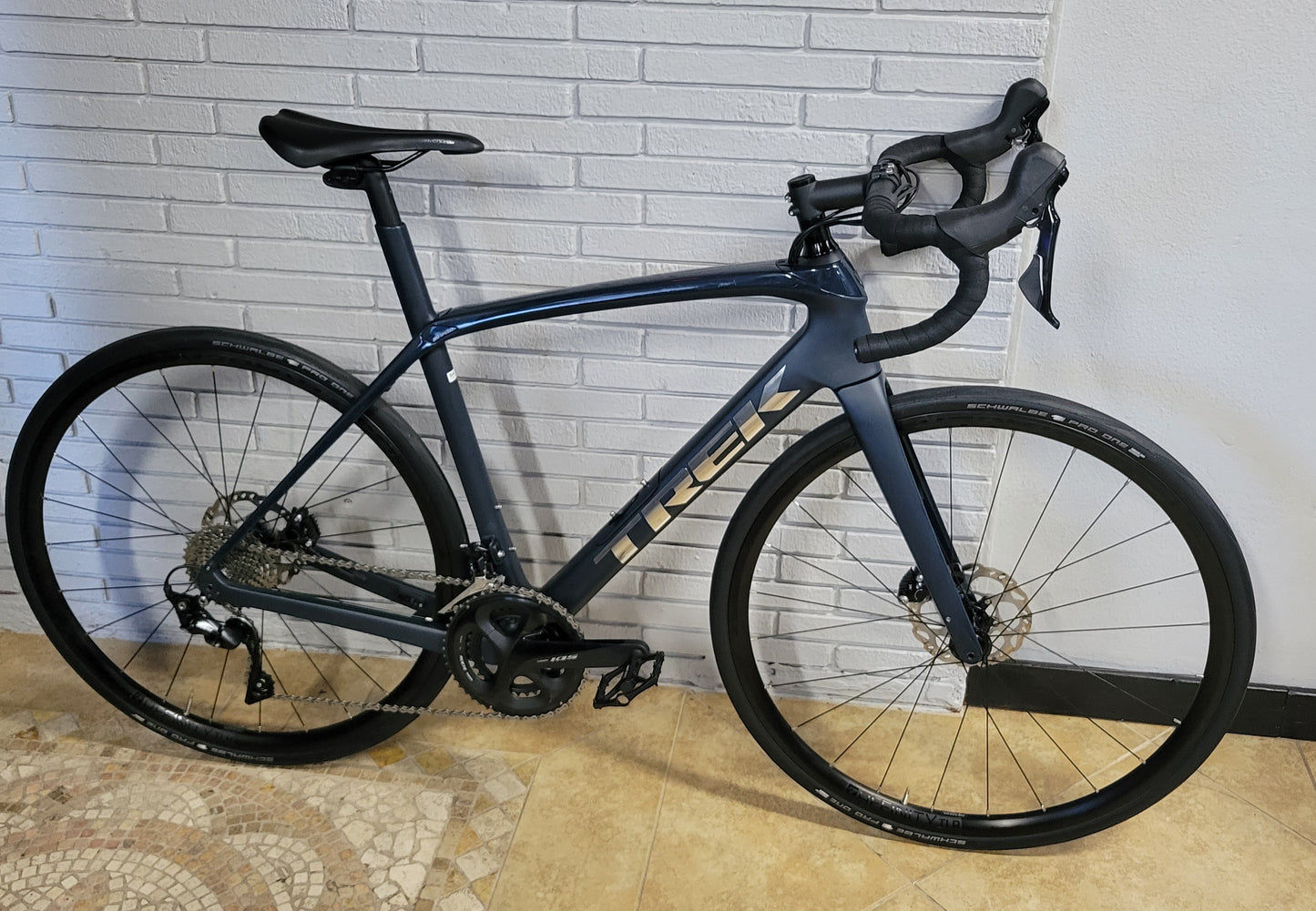 2021 Trek Domane SL5 (54cm)
