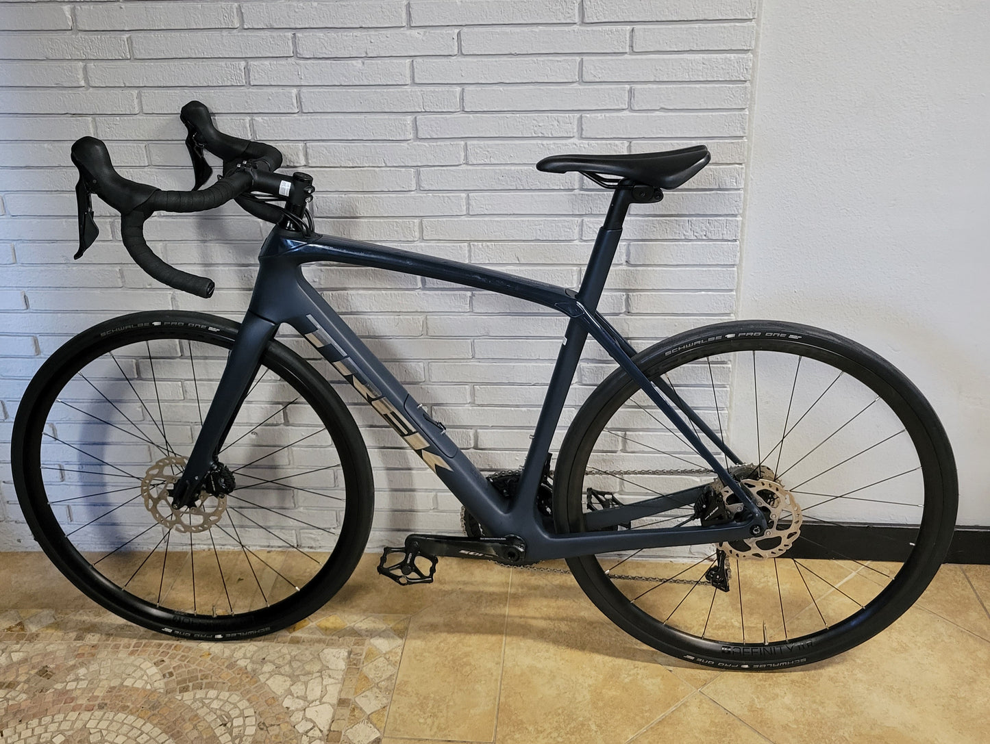 2021 Trek Domane SL5 (54cm)