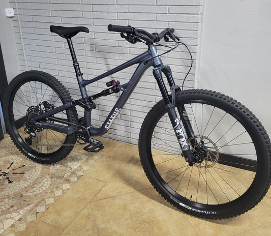 2021 Specialized Status 140 S2