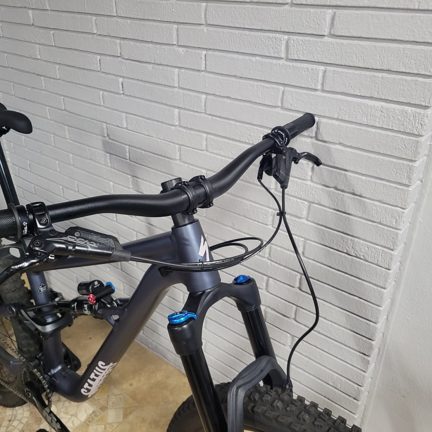 2021 Specialized Status 140 S2