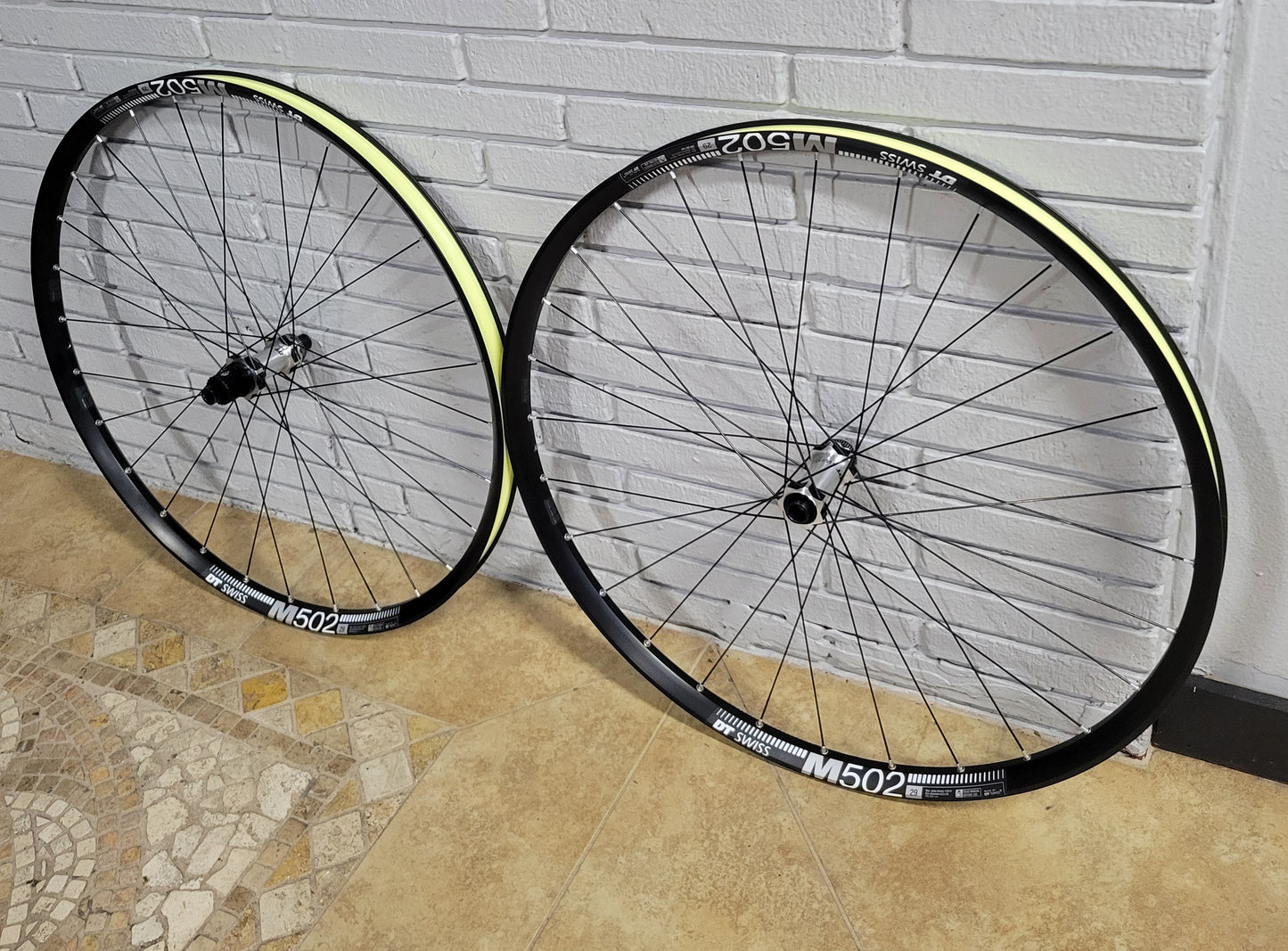 DtSwiss 502 Boost 29 wheelset Polished Silver 240