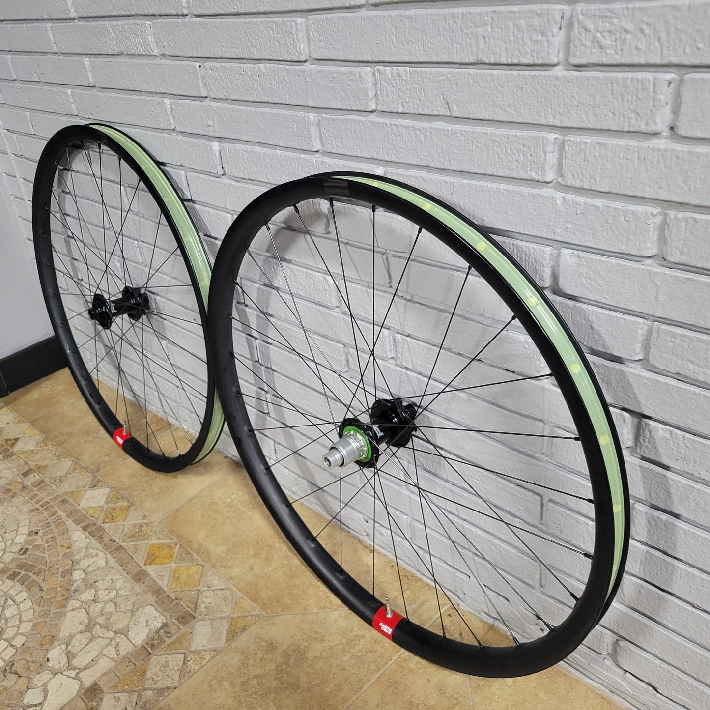 Santa Cruz Reserve 27 Carbon Wheelset 29 Boost Hope