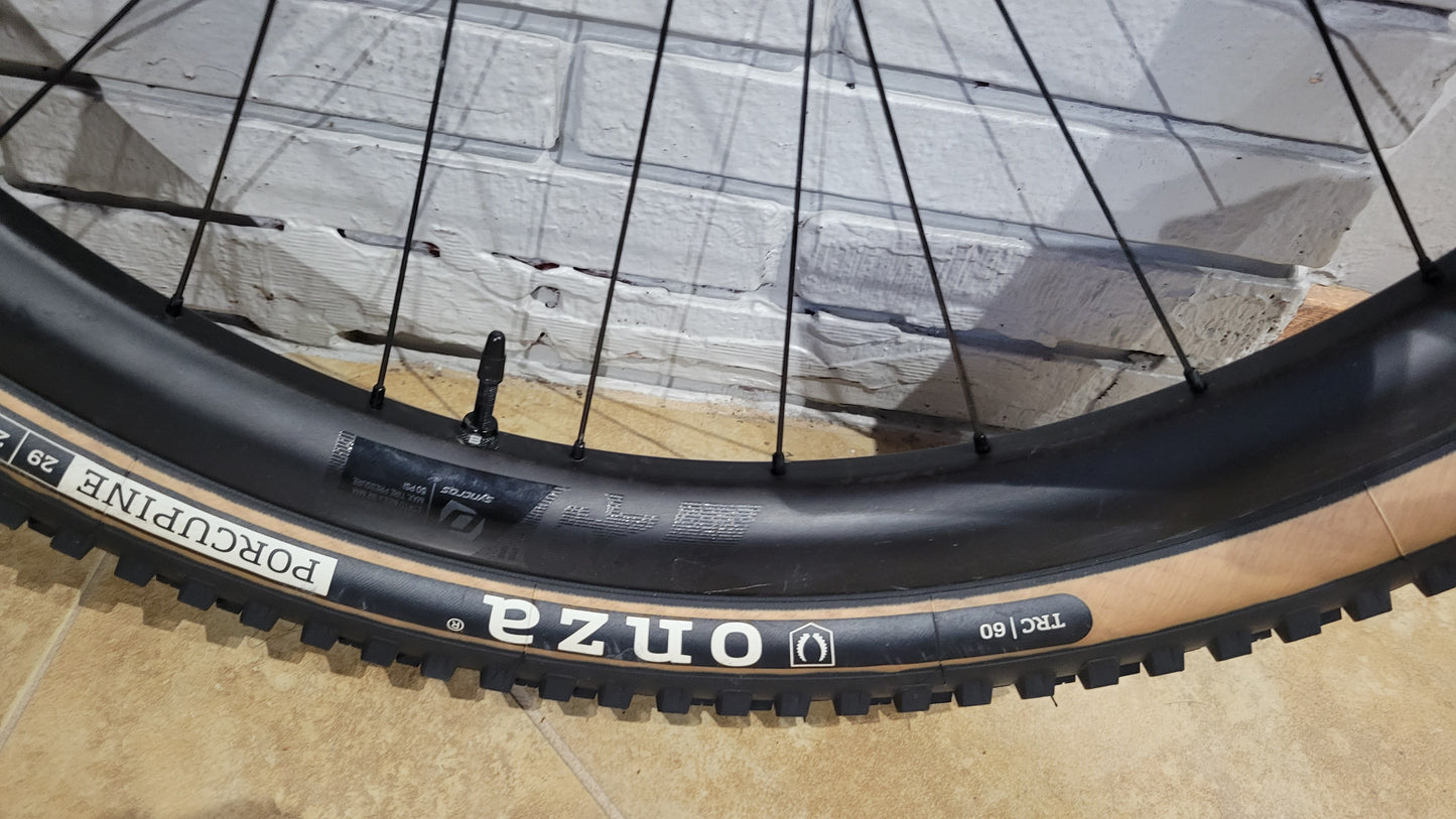 Syncros Revelstoke 1.0 Carbon Wheelset 29 Boost CushCore