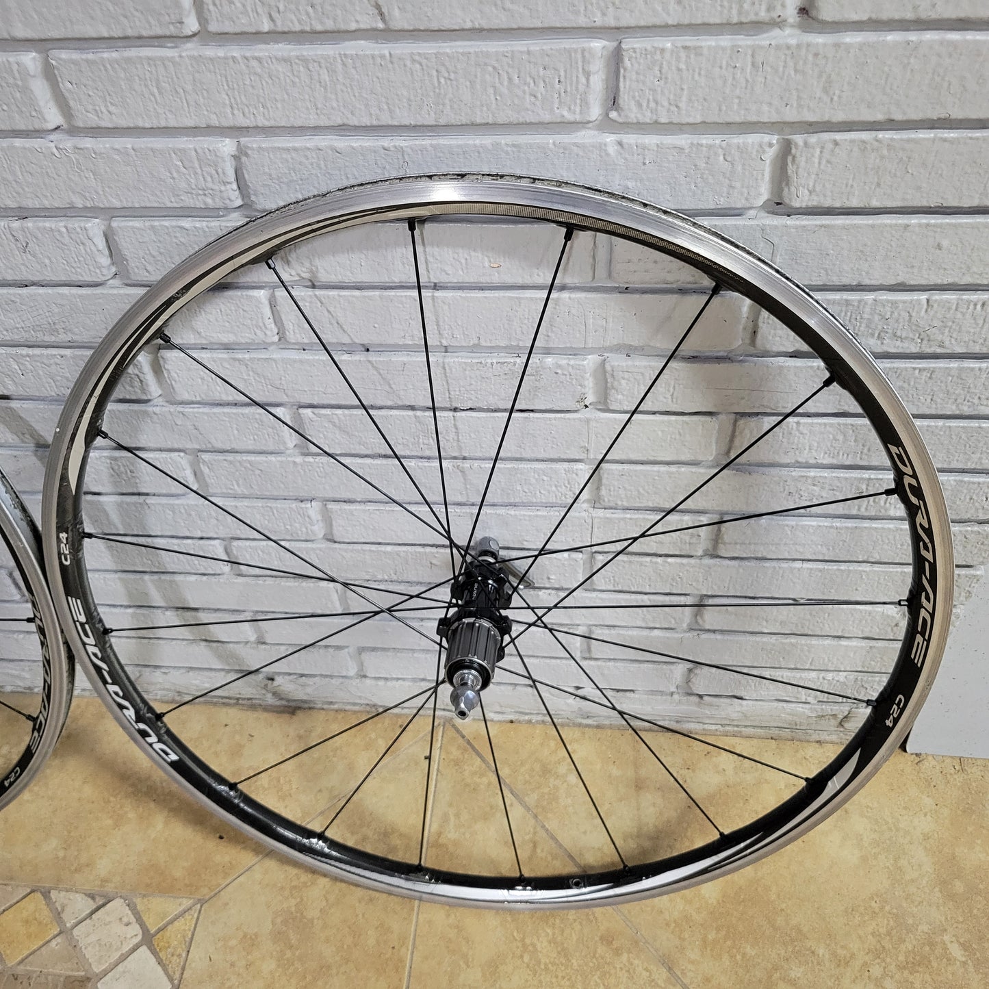 Shimano Dura-Ace C24 Carbon wheelset