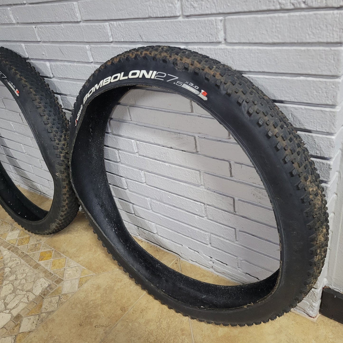 Vittoria Bomboloni TNT 27.5+ tires 27.5x3.0 tubeless