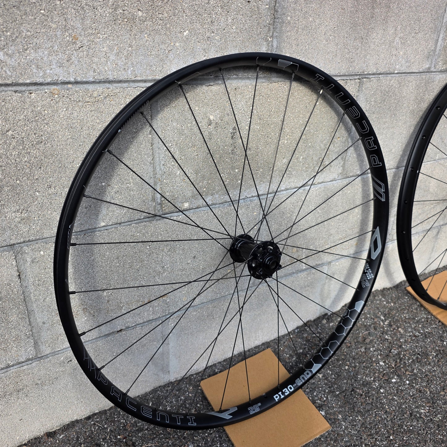 Pacenti PI30-Enduro 29 Wheelset Boost Shimano