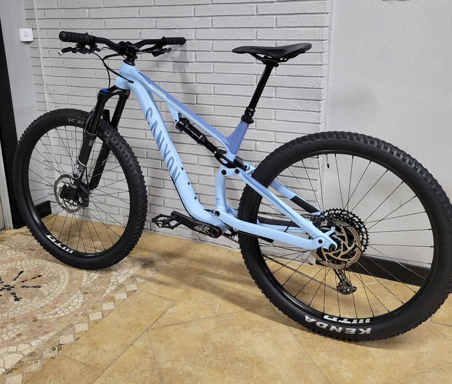 2022 Canyon Neuron (Size Medium)
