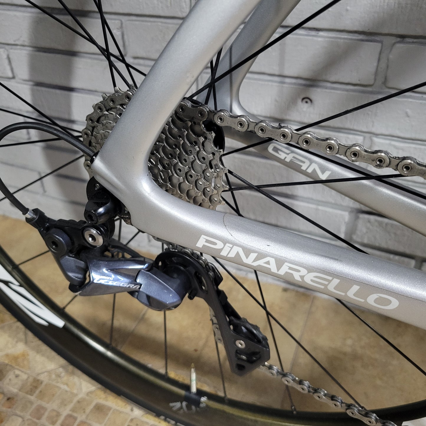 2019 Pinarello Gan Carbon Road Bike 55cm Zipp Ultegra