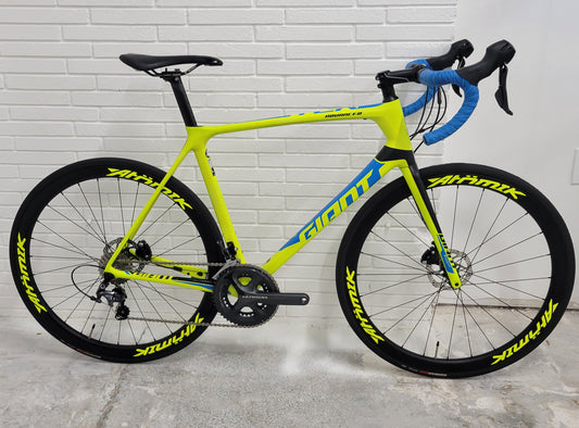 2017 Giant TCR Advanced Disc (Size Large) Carbon Road Bike