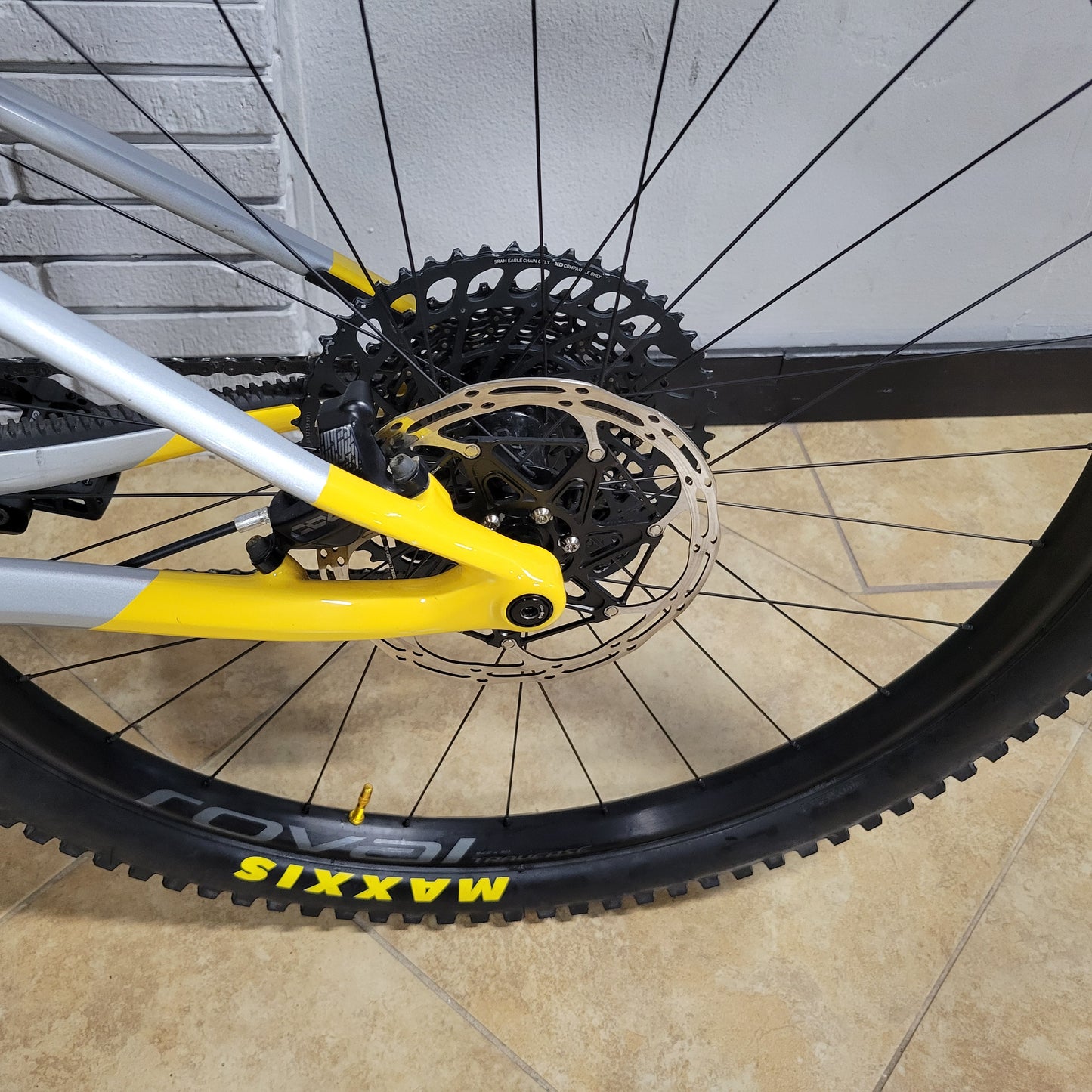 Mondraker Raze RR Carbon 29 (Large)