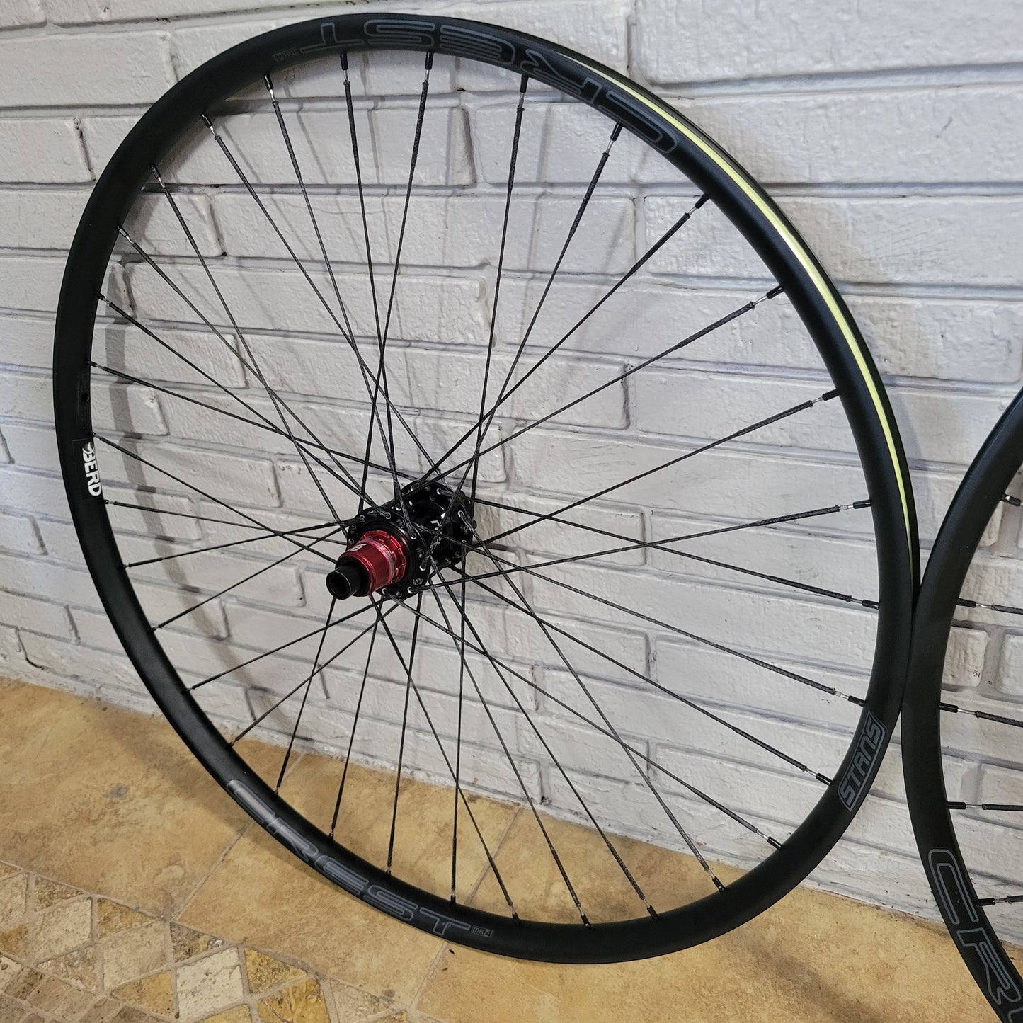 BERD wheelset Stans Crest MK4 gravel 29 700c