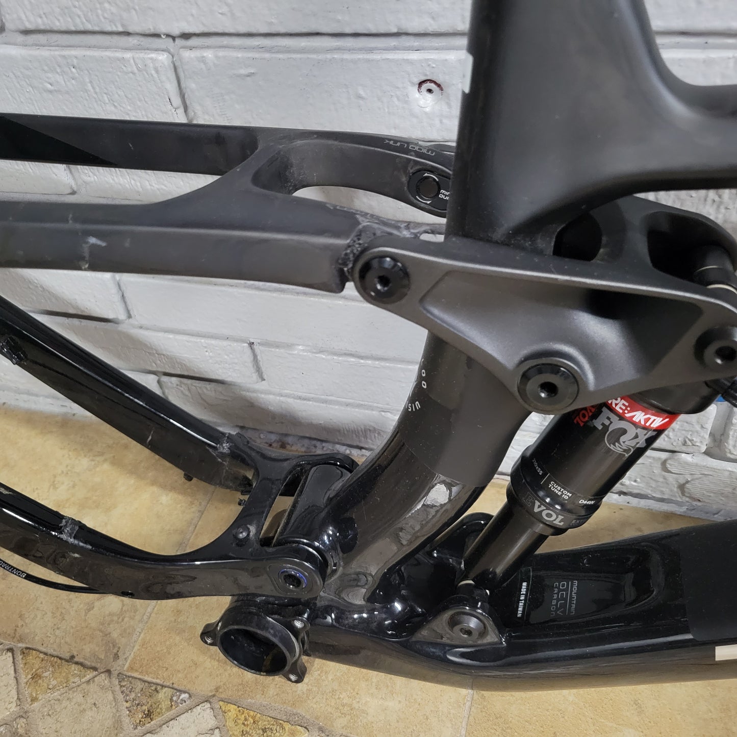 Trek Fuel EX Carbon Frame DAMAGED- cracked front and rear