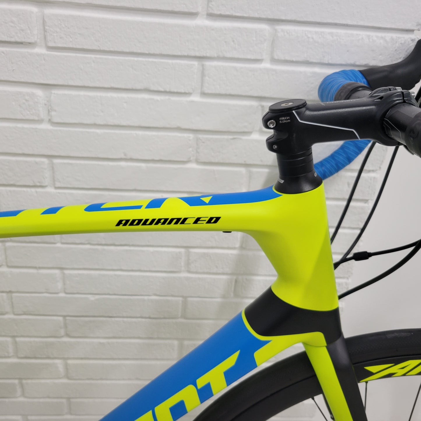 2017 Giant TCR Advanced Disc (Size Large) Carbon Road Bike