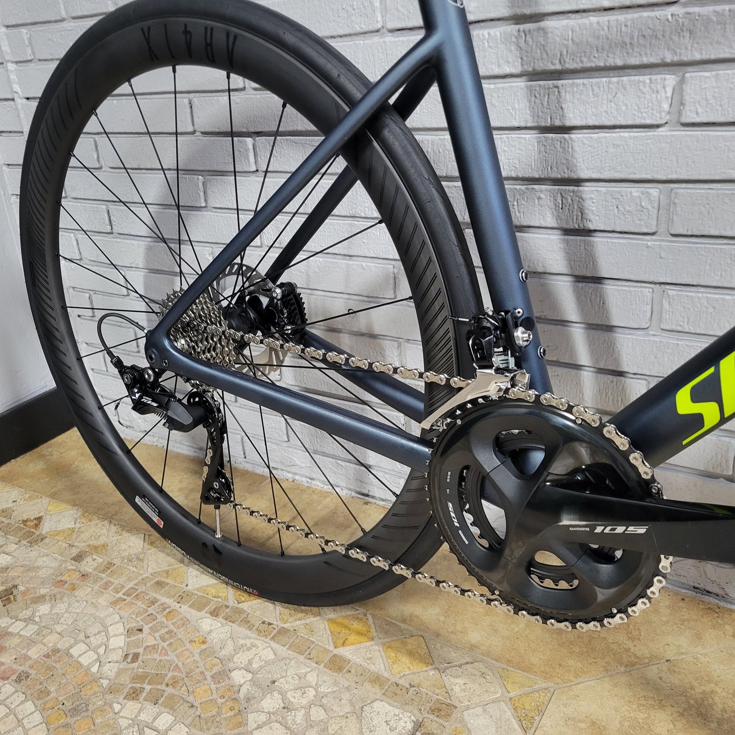 Specialized Tarmac Disc Carbon (54cm) 105, Carbon wheels, Ceramic Speed Upgrade