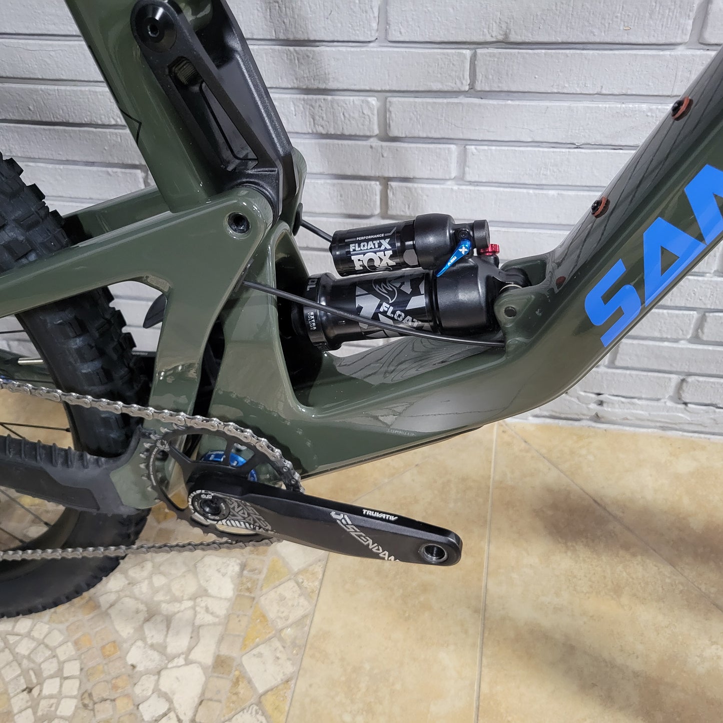 2022 Santa Cruz Bronson Carbon MX (Large) w/ Hope Upgrades