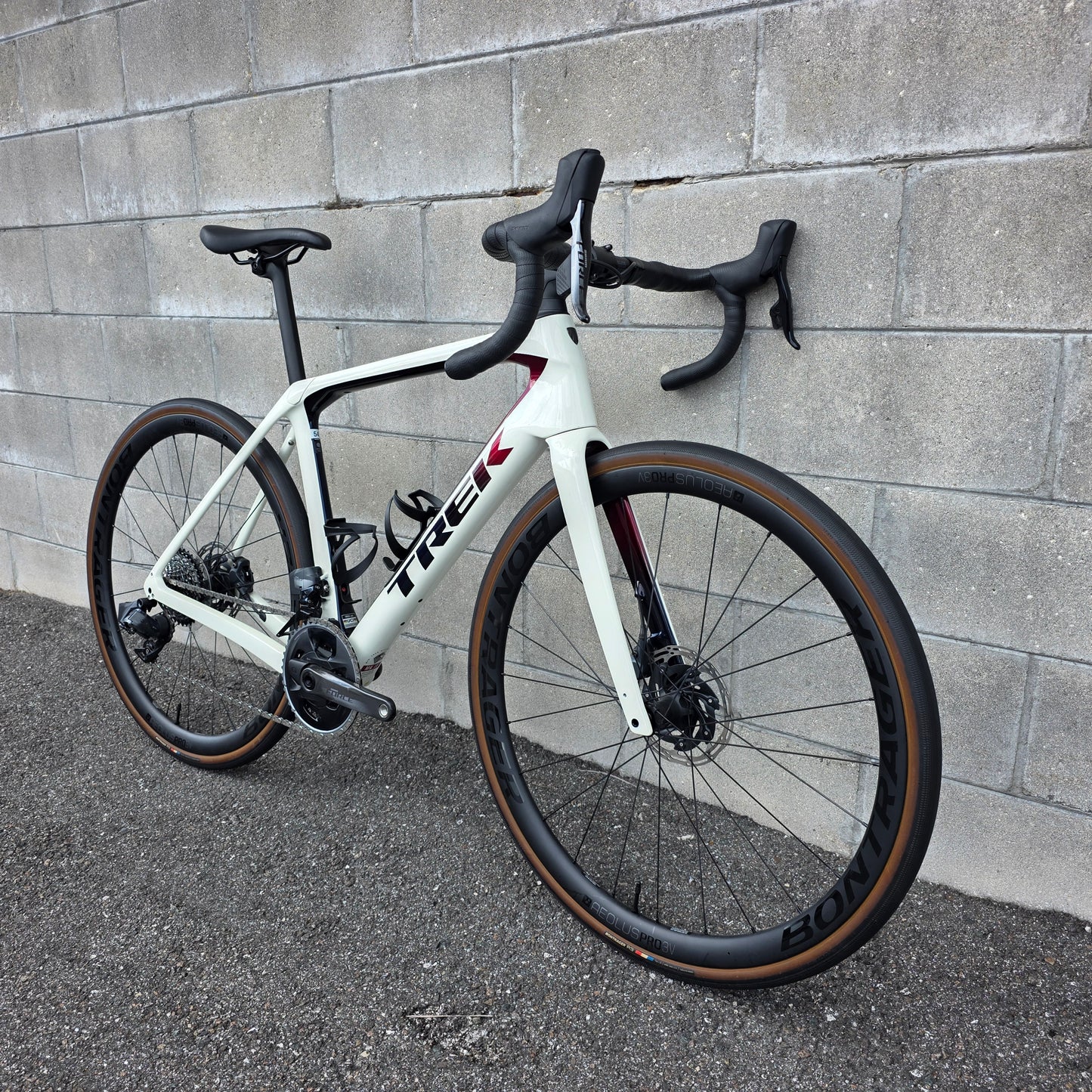 2024 Trek Domane SL7 Gen 4 (54cm) Carbon Road Bike