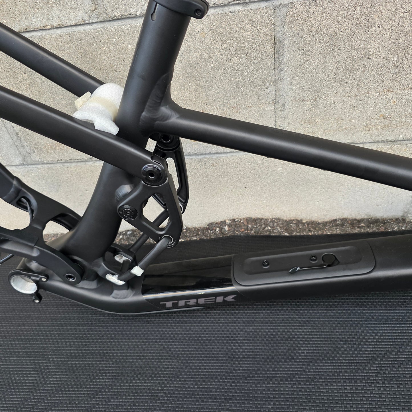 2025 Trek Top Fuel Frame (Large) Black