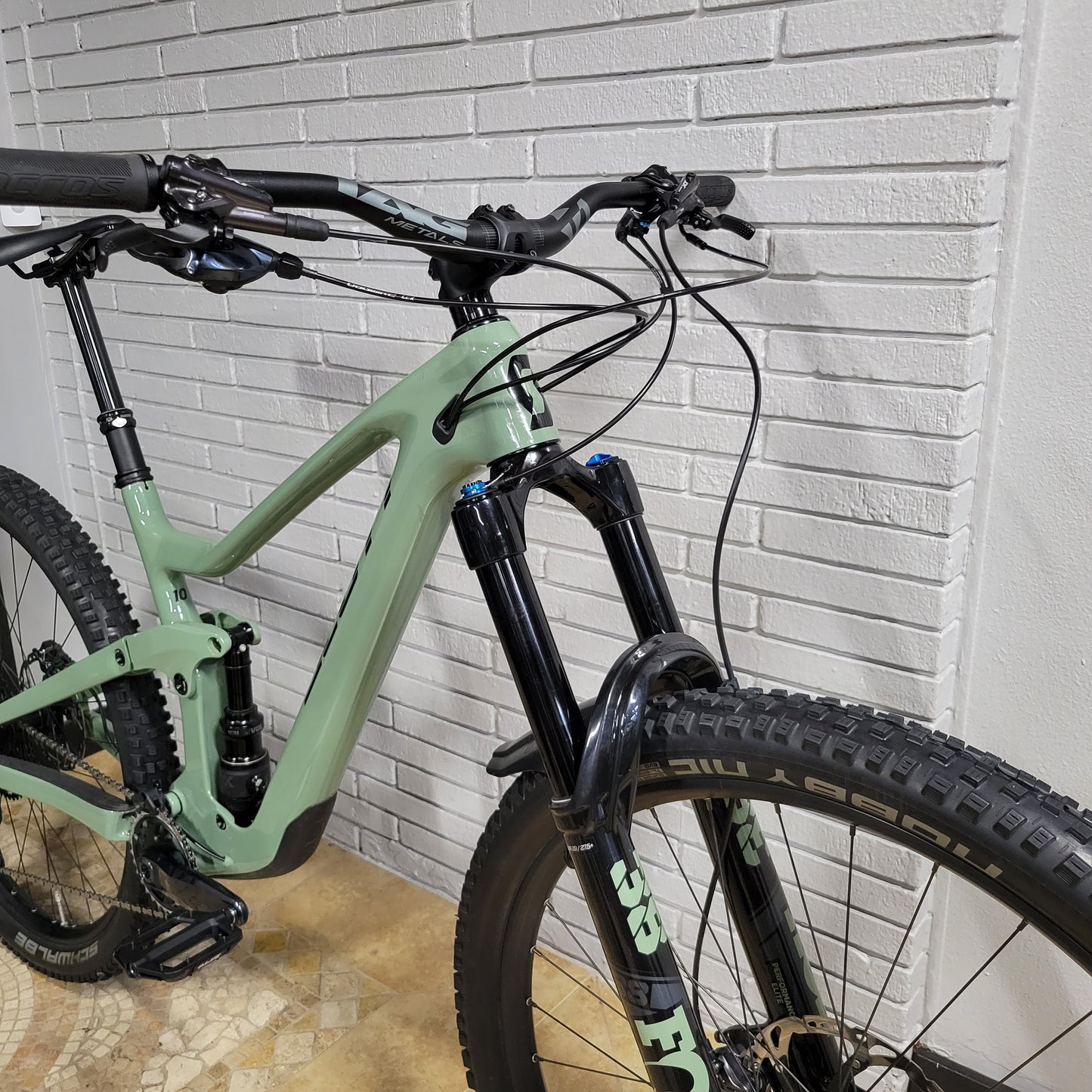 2021 Scott Ransom 910 Carbon (Medium)