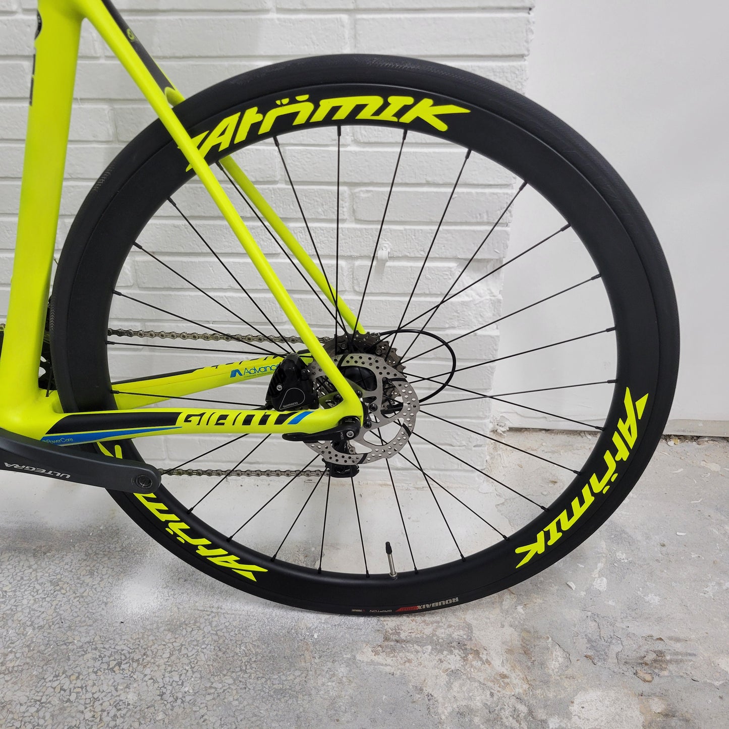 2017 Giant TCR Advanced Disc (Size Large) Carbon Road Bike