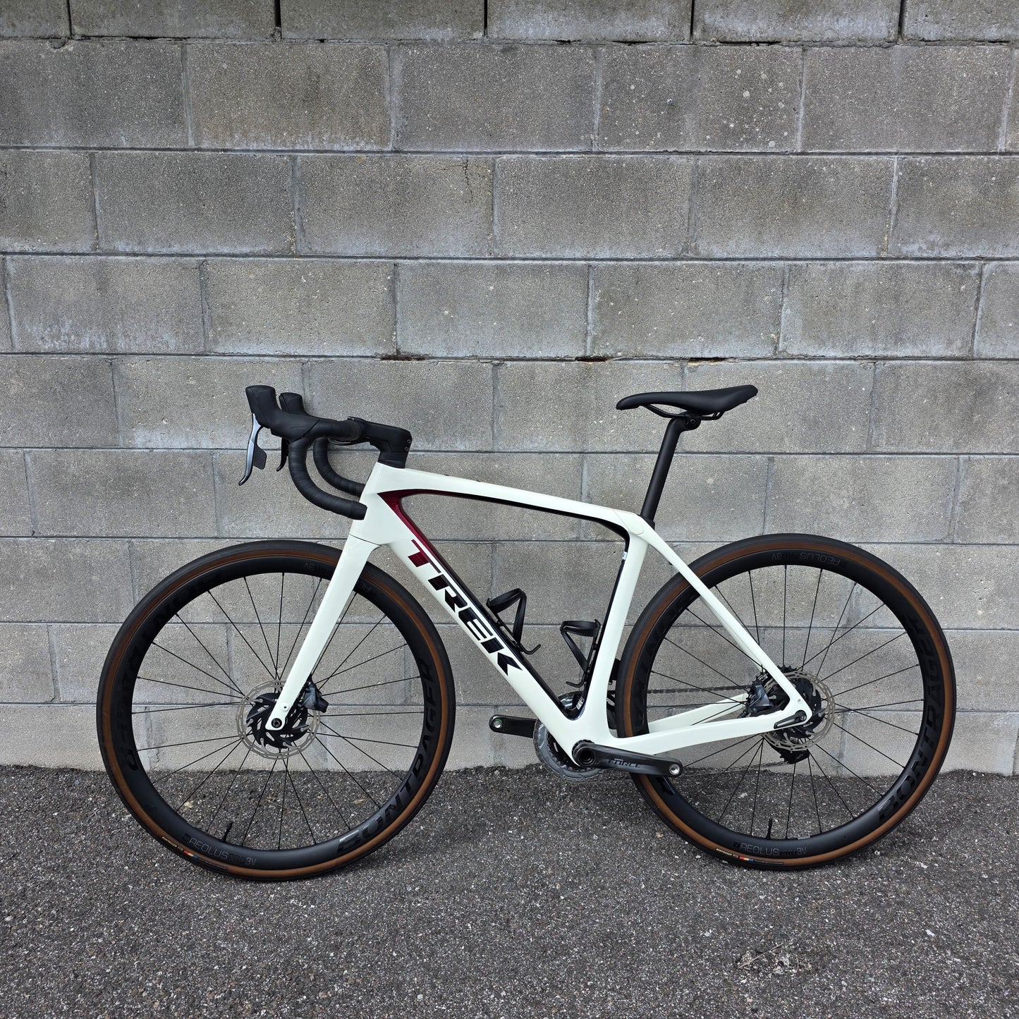 2024 Trek Domane SL7 Gen 4 (54cm) Carbon Road Bike