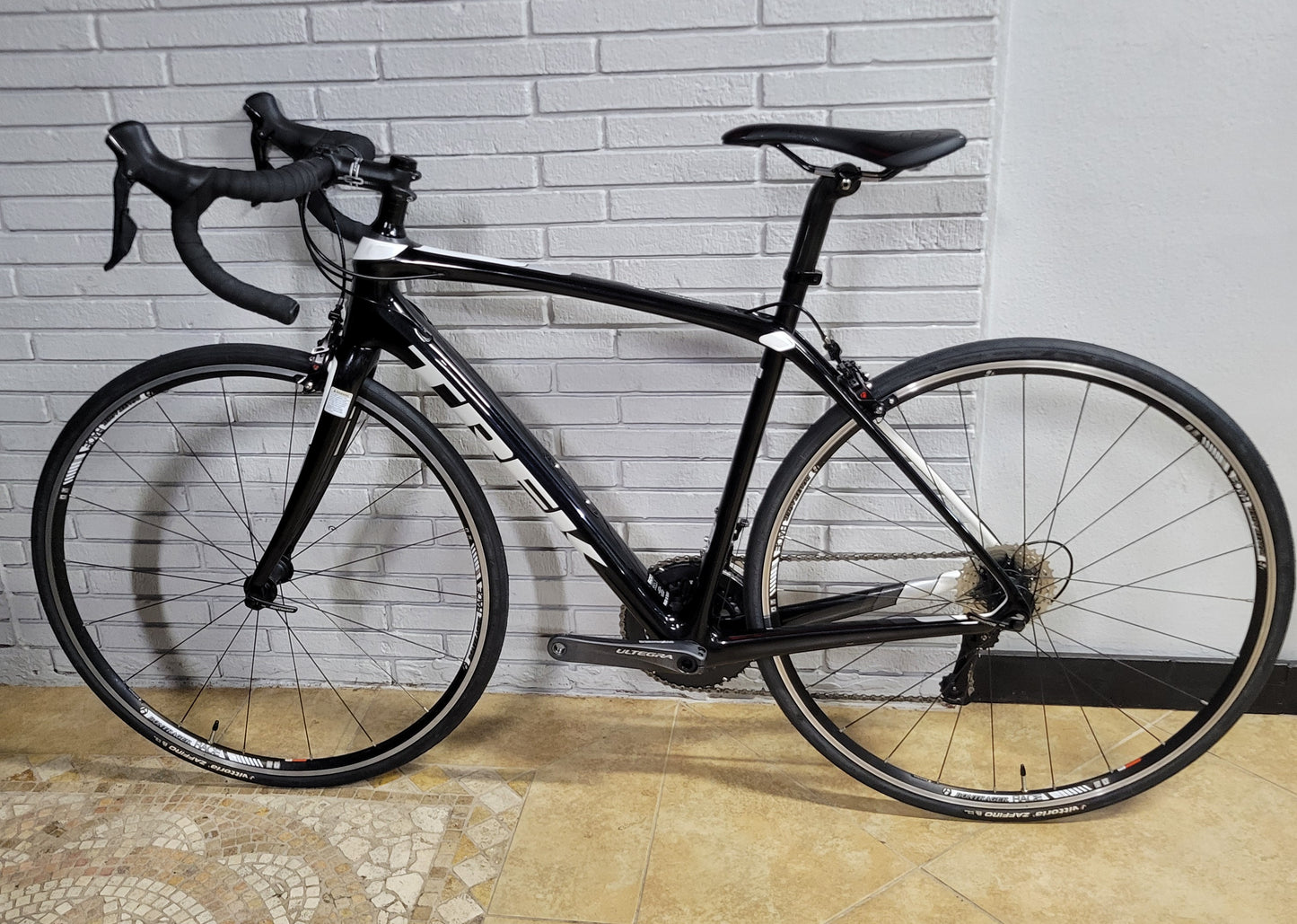 2017 Trek Domane SL Ultegra 52cm Road Bike