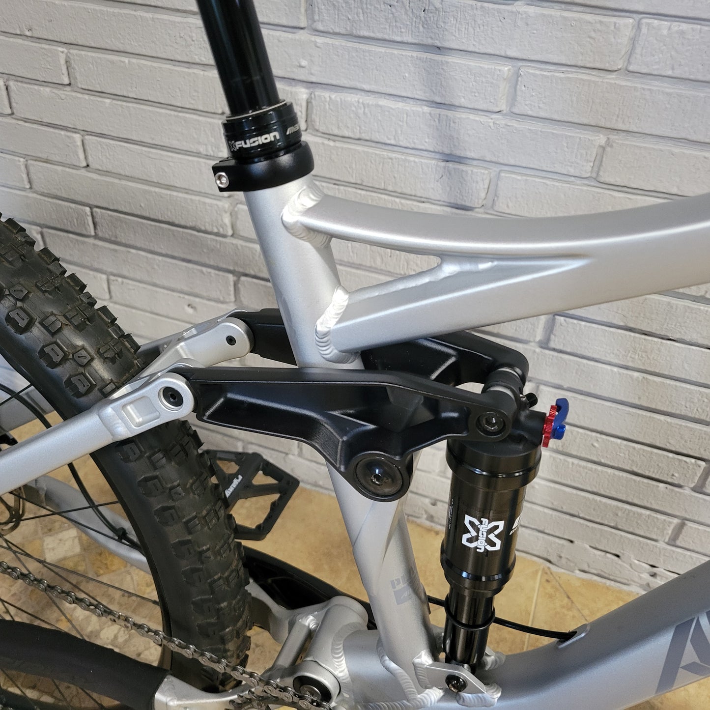 2021 Airborne Plague 27.5 (Small) Enduro MTB
