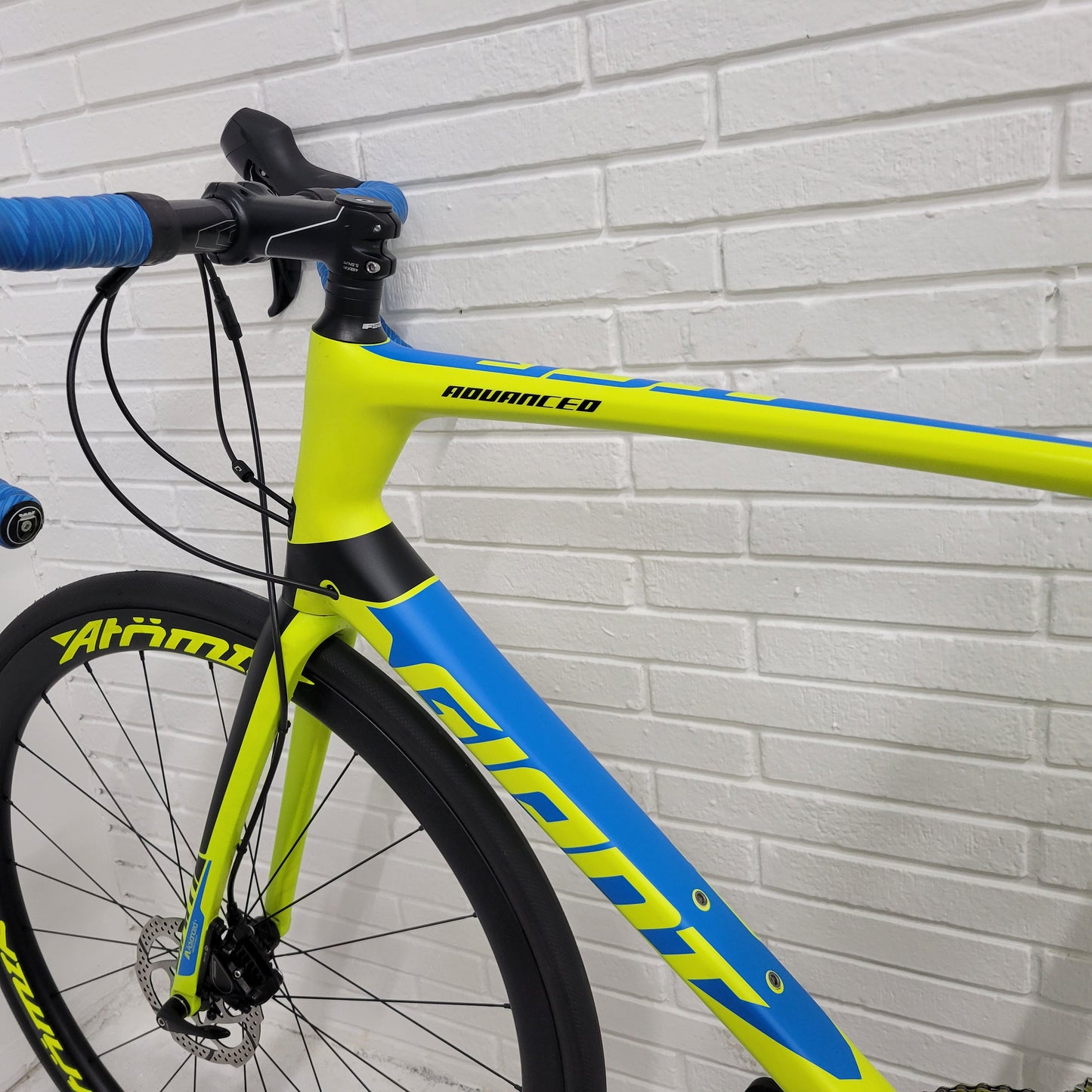2017 Giant TCR Advanced Disc (Size Large) Carbon Road Bike