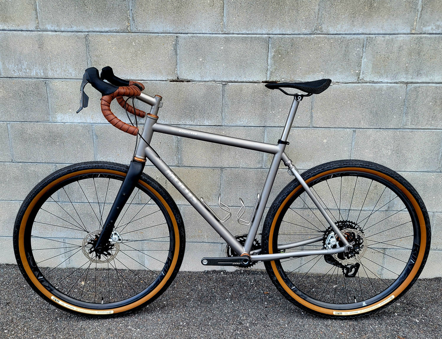 2025 Moots Routt YBB Titanium Gravel Bike (56) Red AXS 13spd, Chris King Bourbon