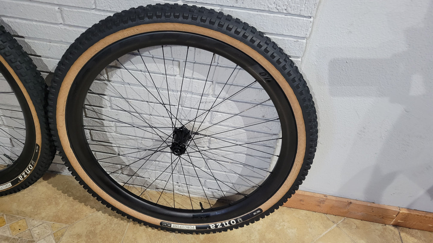 Syncros Revelstoke 1.0 Carbon Wheelset 29 Boost CushCore