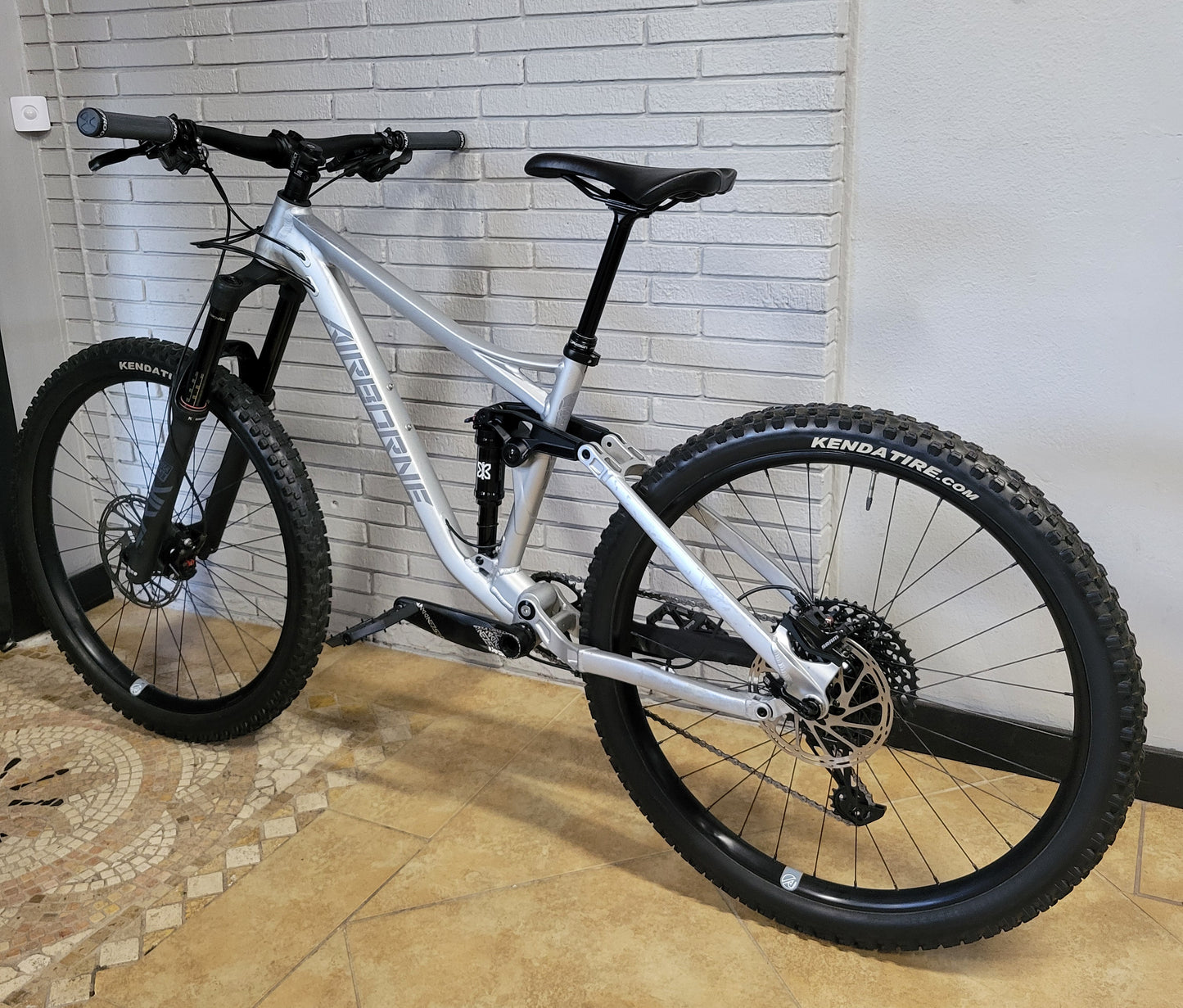 2021 Airborne Plague 27.5 (Small) Enduro MTB