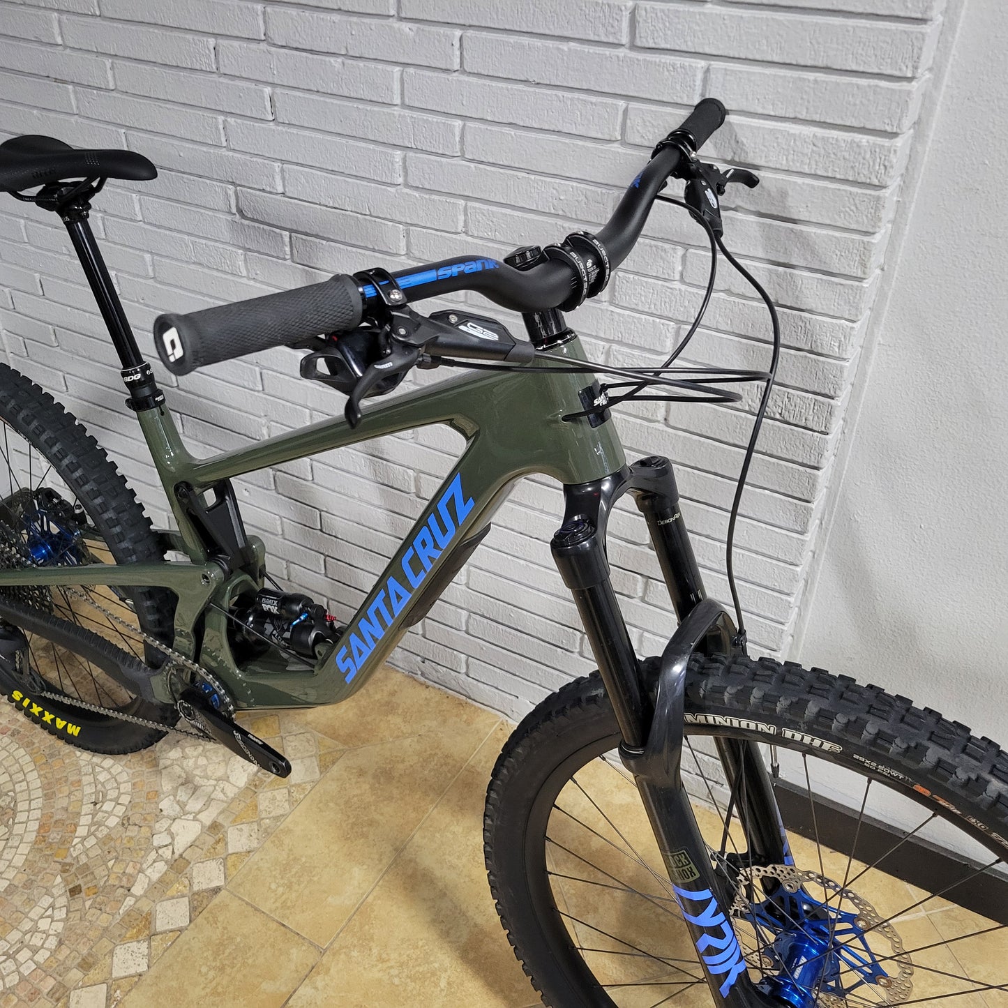 2022 Santa Cruz Bronson Carbon MX (Large) w/ Hope Upgrades
