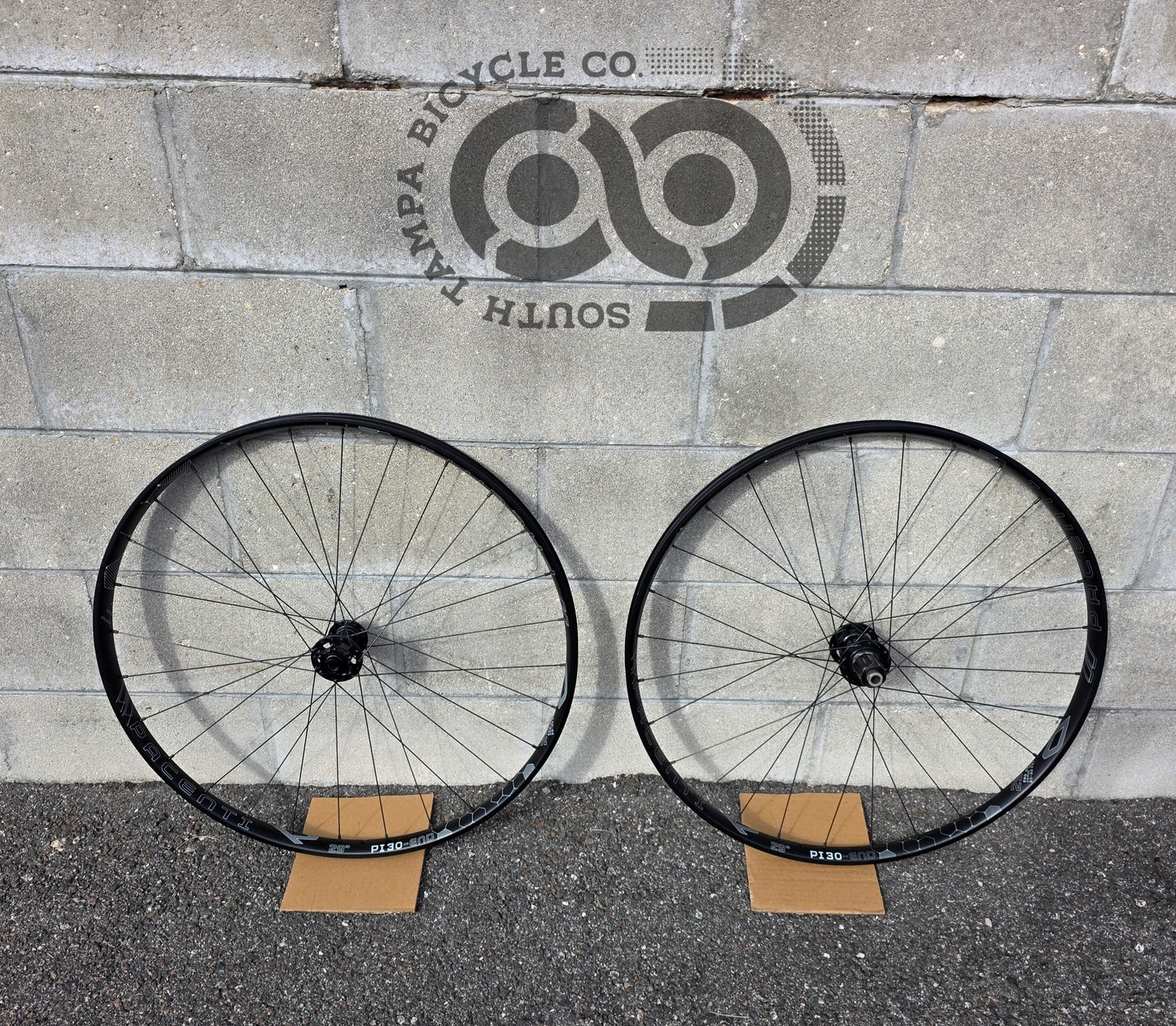 Pacenti PI30-Enduro 29 Wheelset Boost Shimano