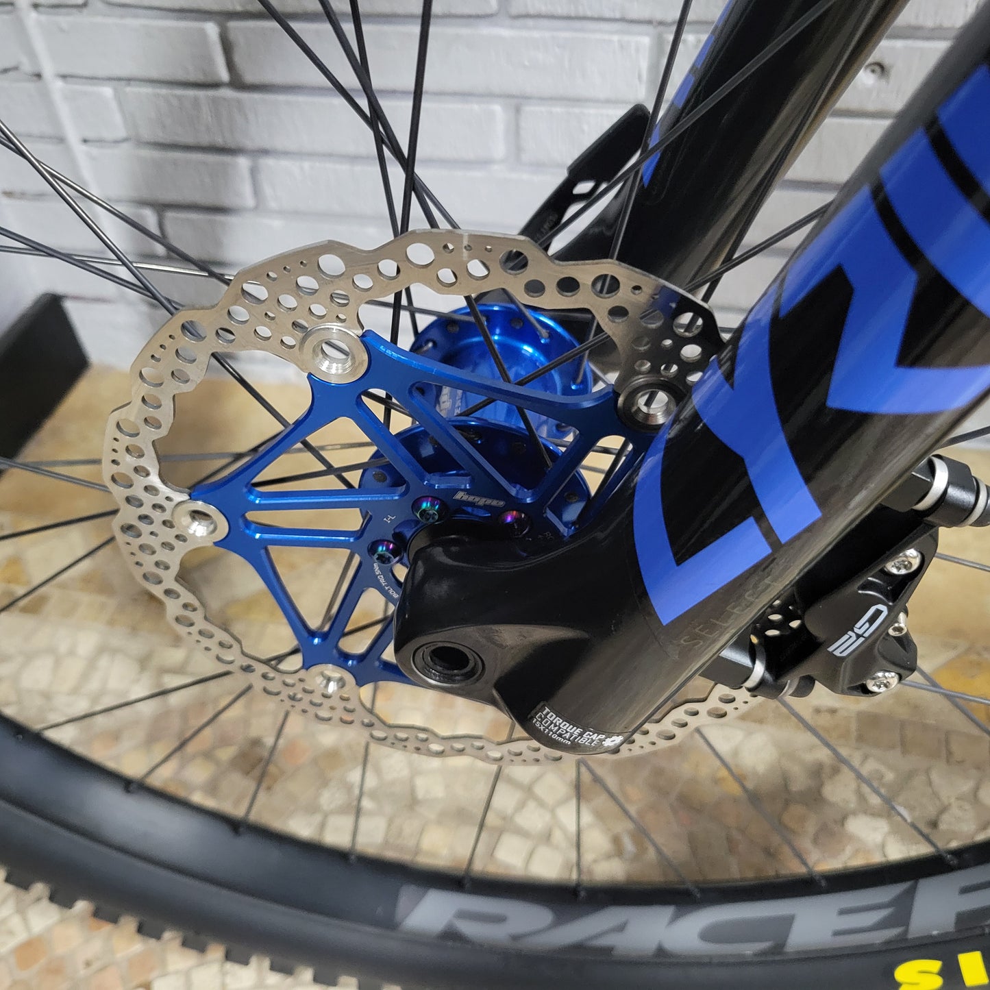 2022 Santa Cruz Bronson Carbon MX (Large) w/ Hope Upgrades