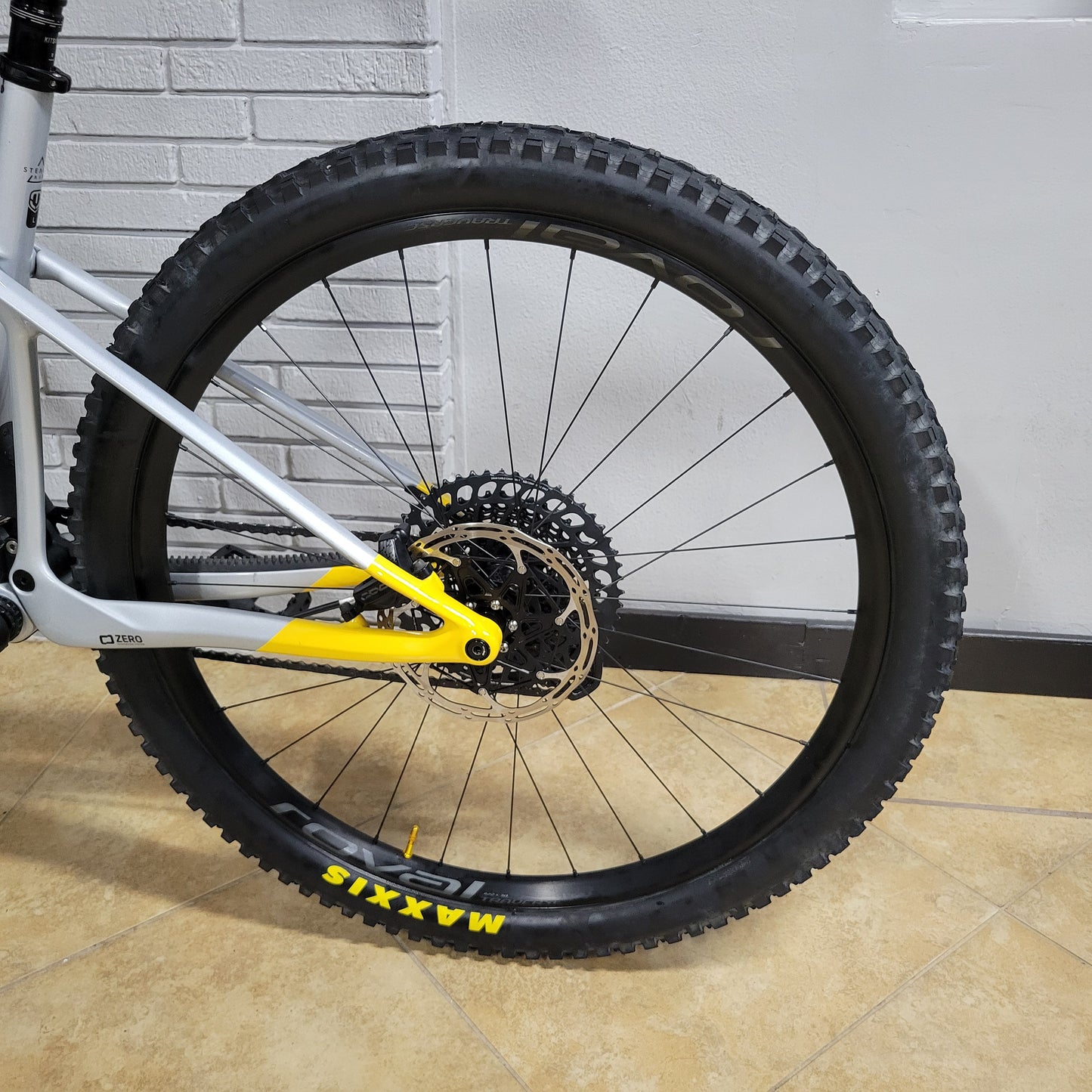 Mondraker Raze RR Carbon 29 (Large)