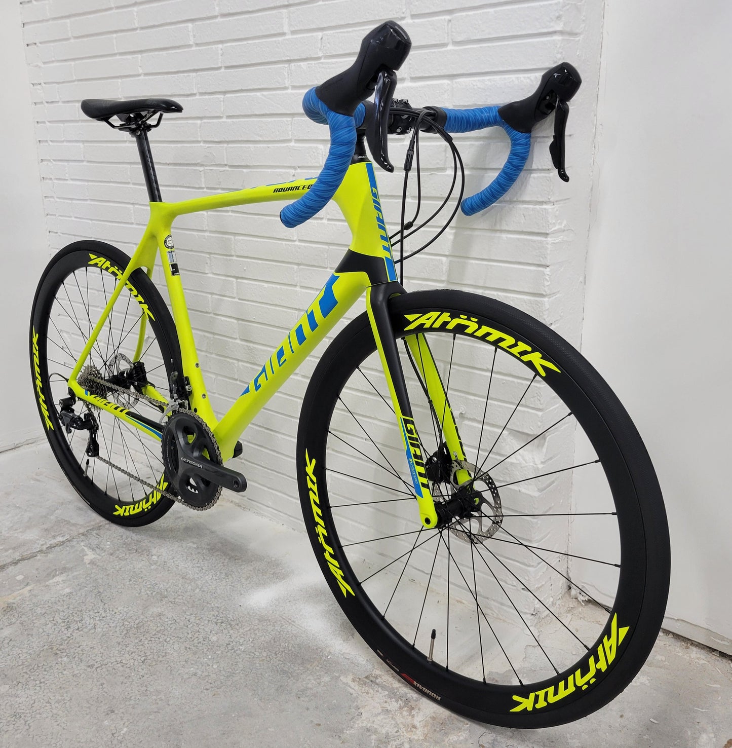 2017 Giant TCR Advanced Disc (Size Large) Carbon Road Bike