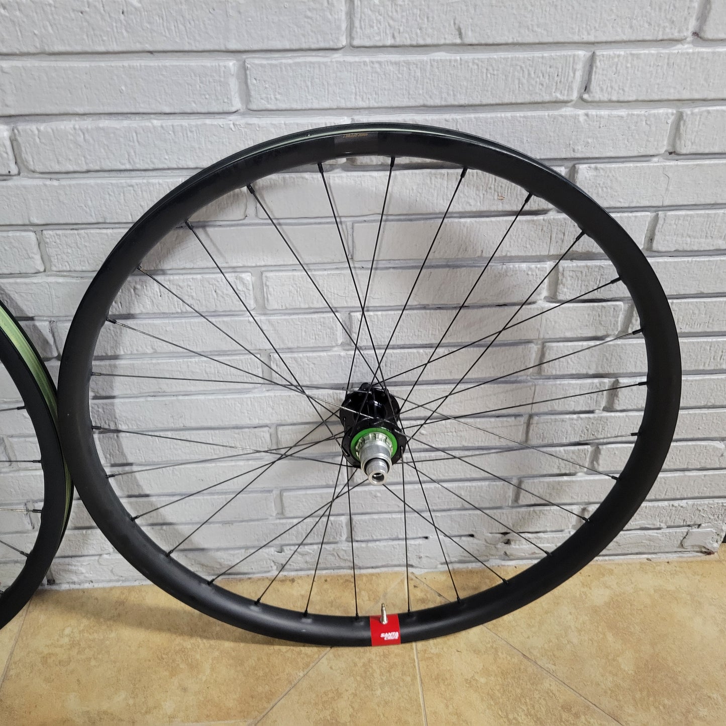 Santa Cruz Reserve 27 Carbon Wheelset 29 Boost Hope