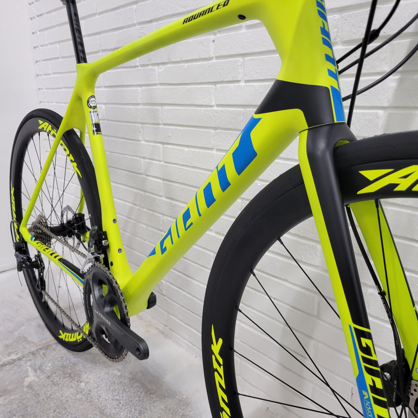 2017 Giant TCR Advanced Disc (Size Large) Carbon Road Bike