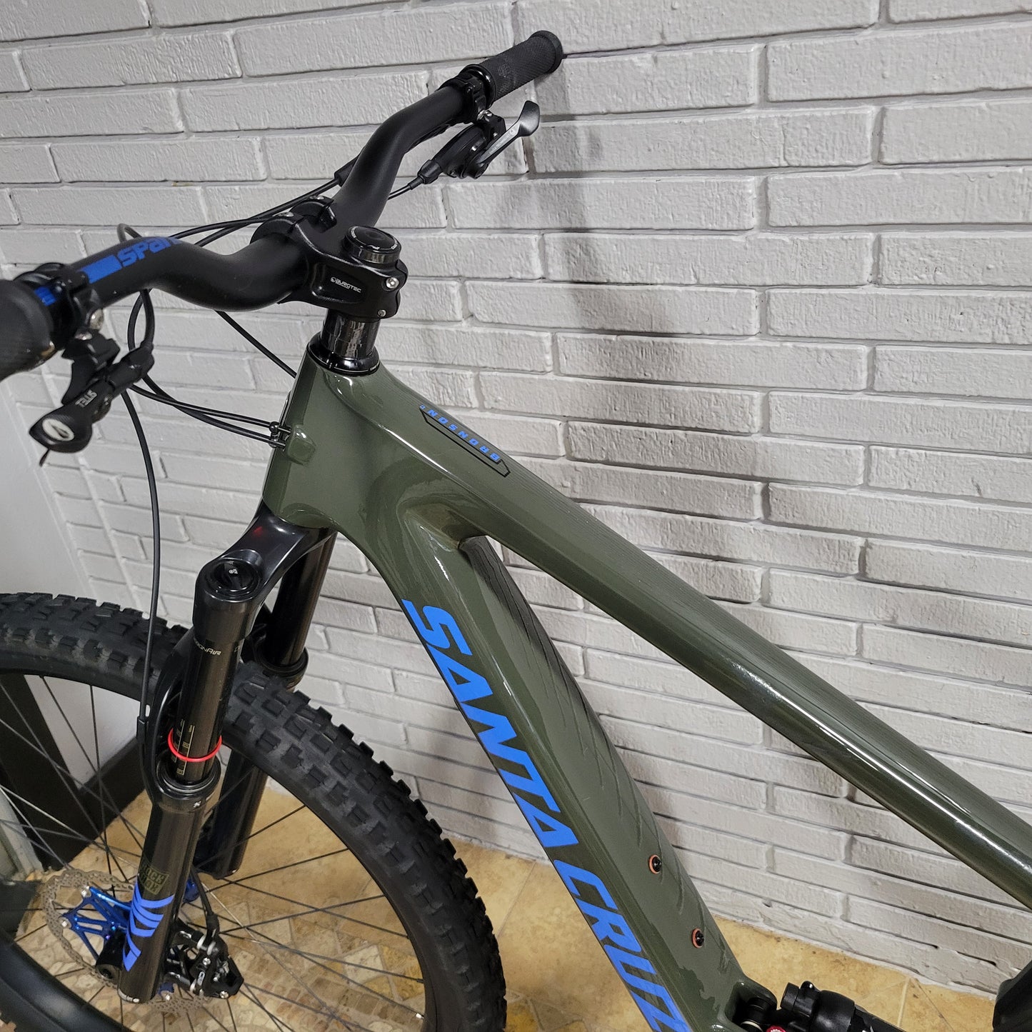 2022 Santa Cruz Bronson Carbon MX (Large) w/ Hope Upgrades